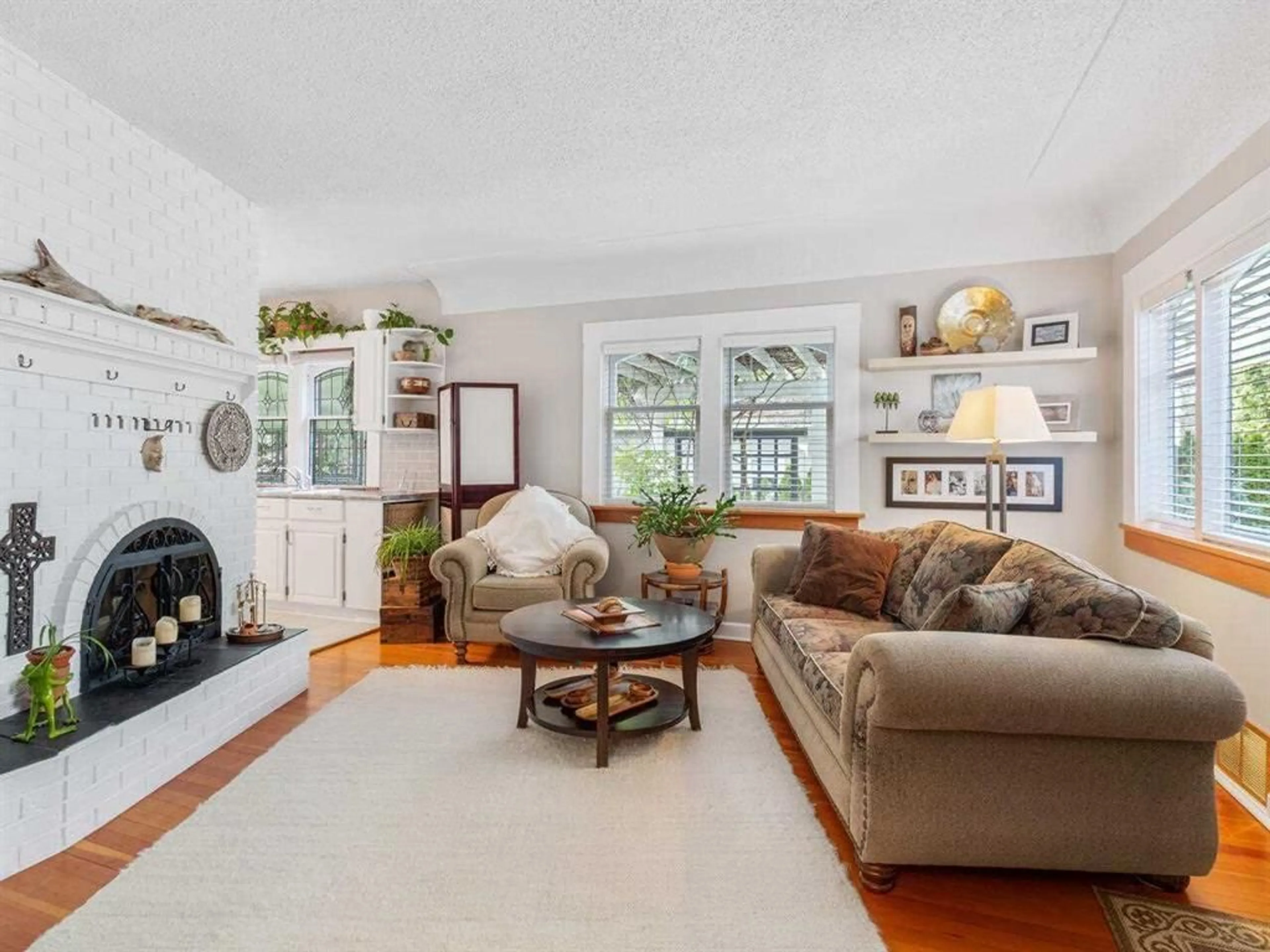 Living room with furniture, unknown for 13474 16, Surrey British Columbia V4A1P5