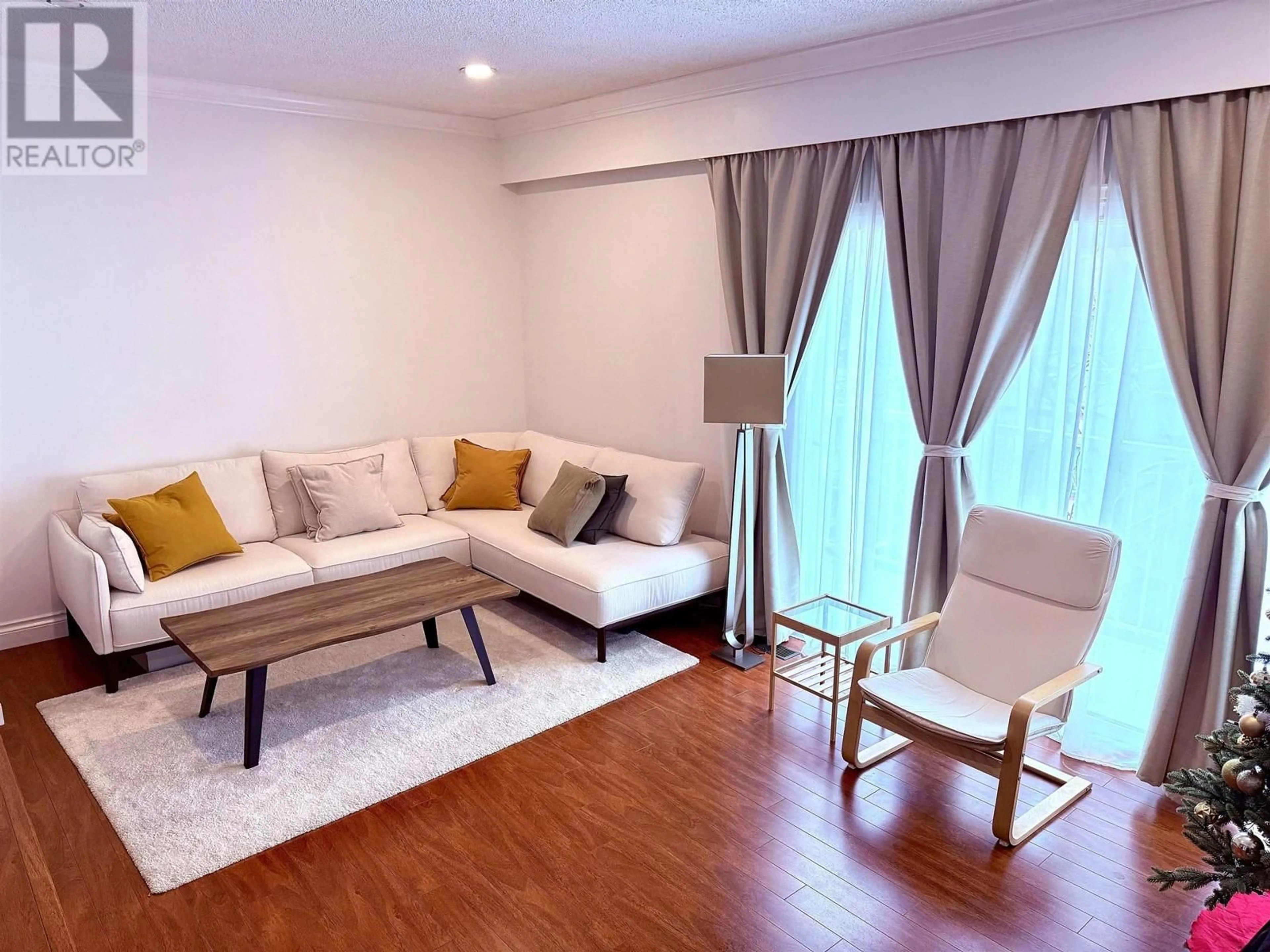 Living room with furniture, wood/laminate floor for 6722 KNEALE PLACE, Burnaby British Columbia V5B2Z2