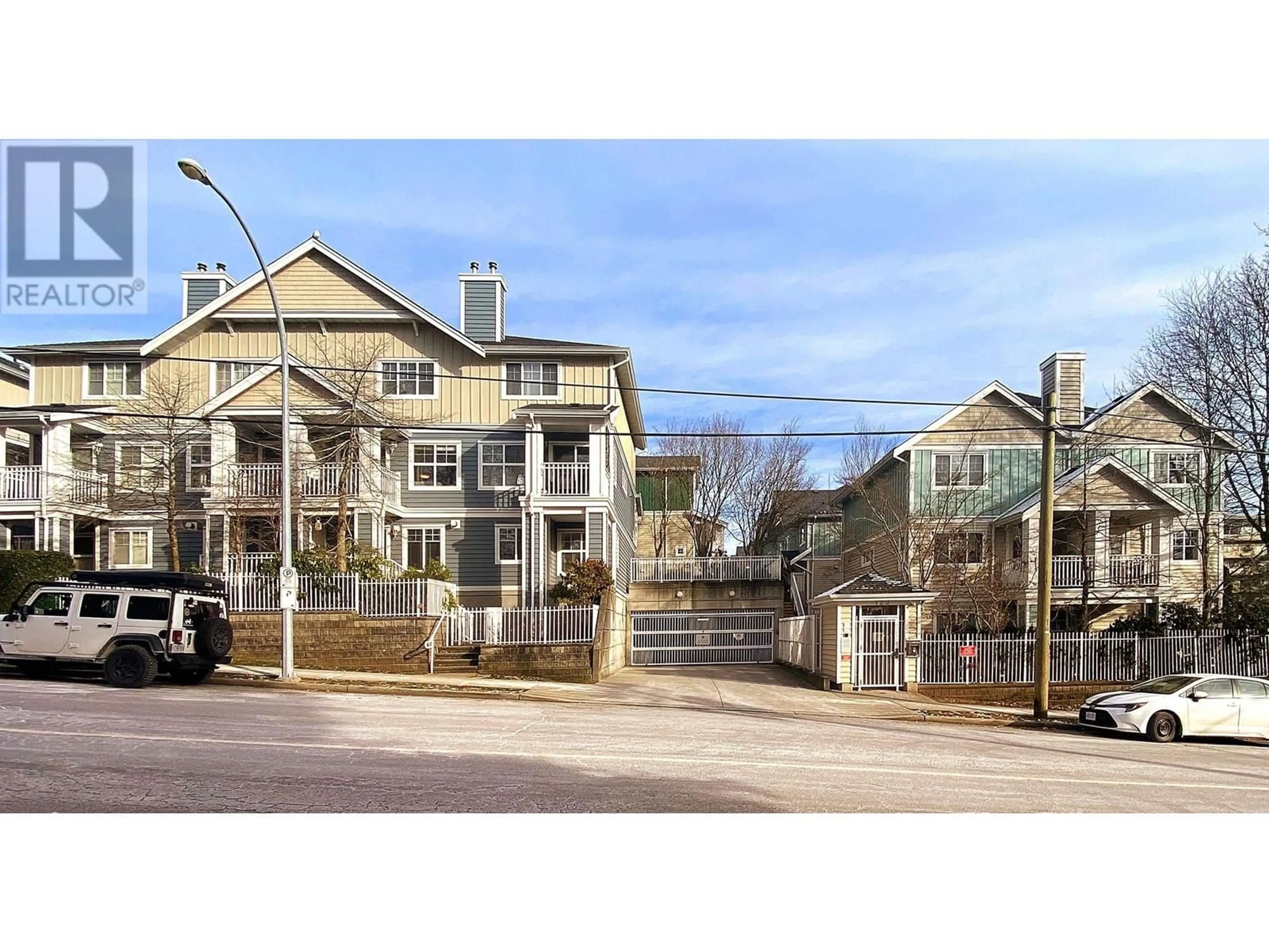 Unknown for 8 - 123 SEVENTH STREET, New Westminster British Columbia V3L1W2
