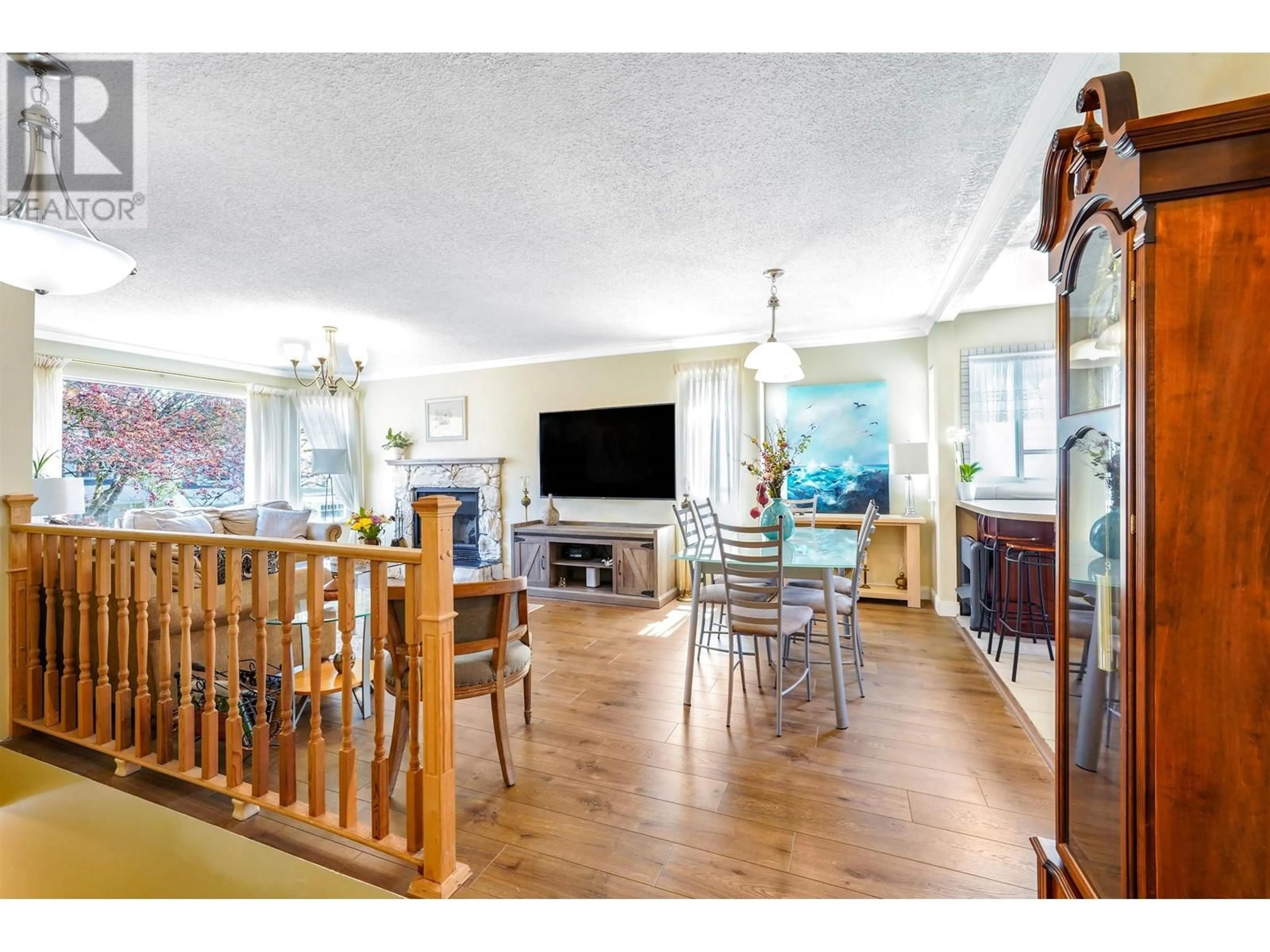 Unknown for 883 NAIRN COURT, North Vancouver British Columbia V7H2S4