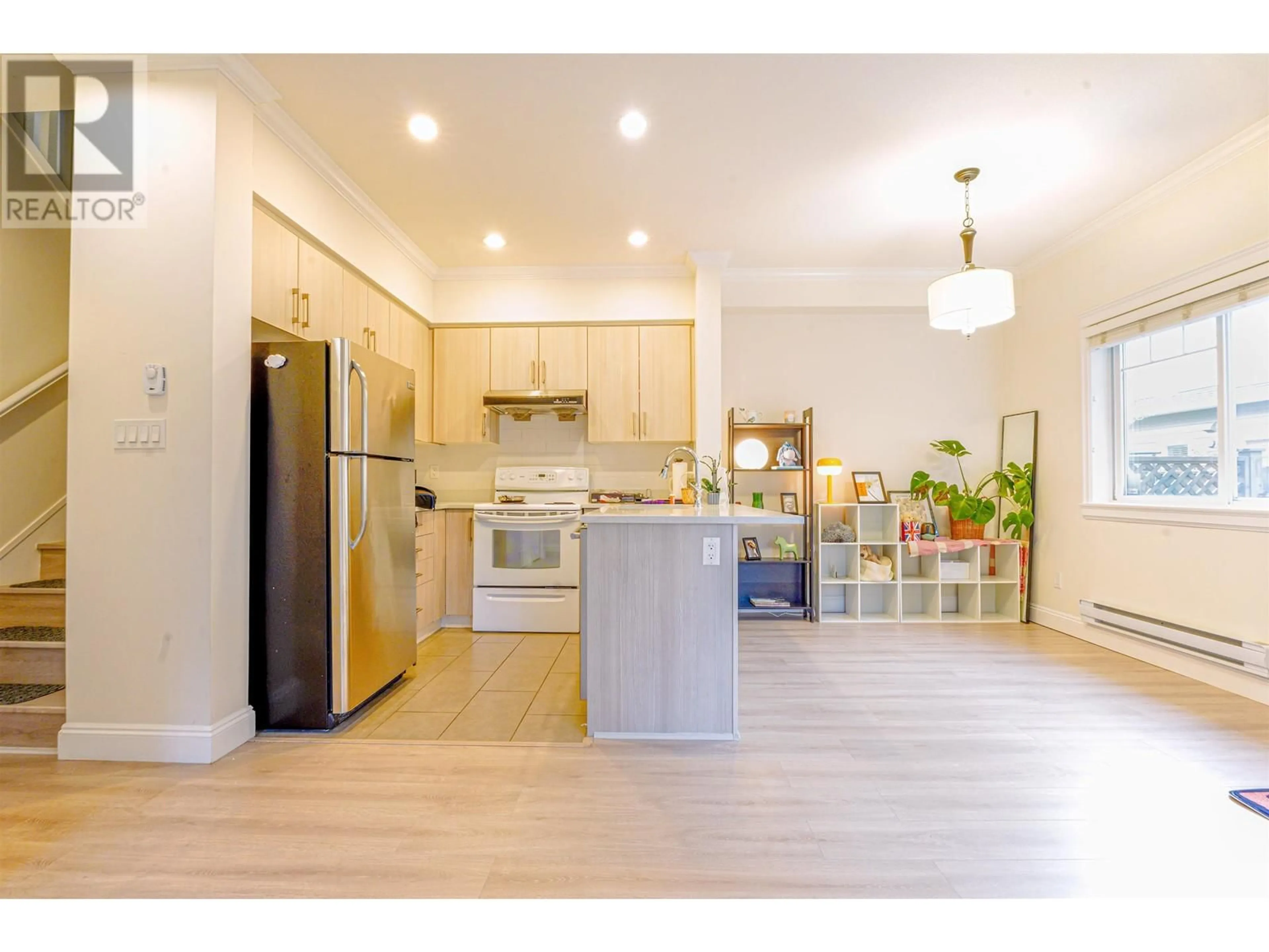 Open concept kitchen, wood/laminate floor for 6 - 9100 NO. 3 ROAD, Richmond British Columbia V7A1V9