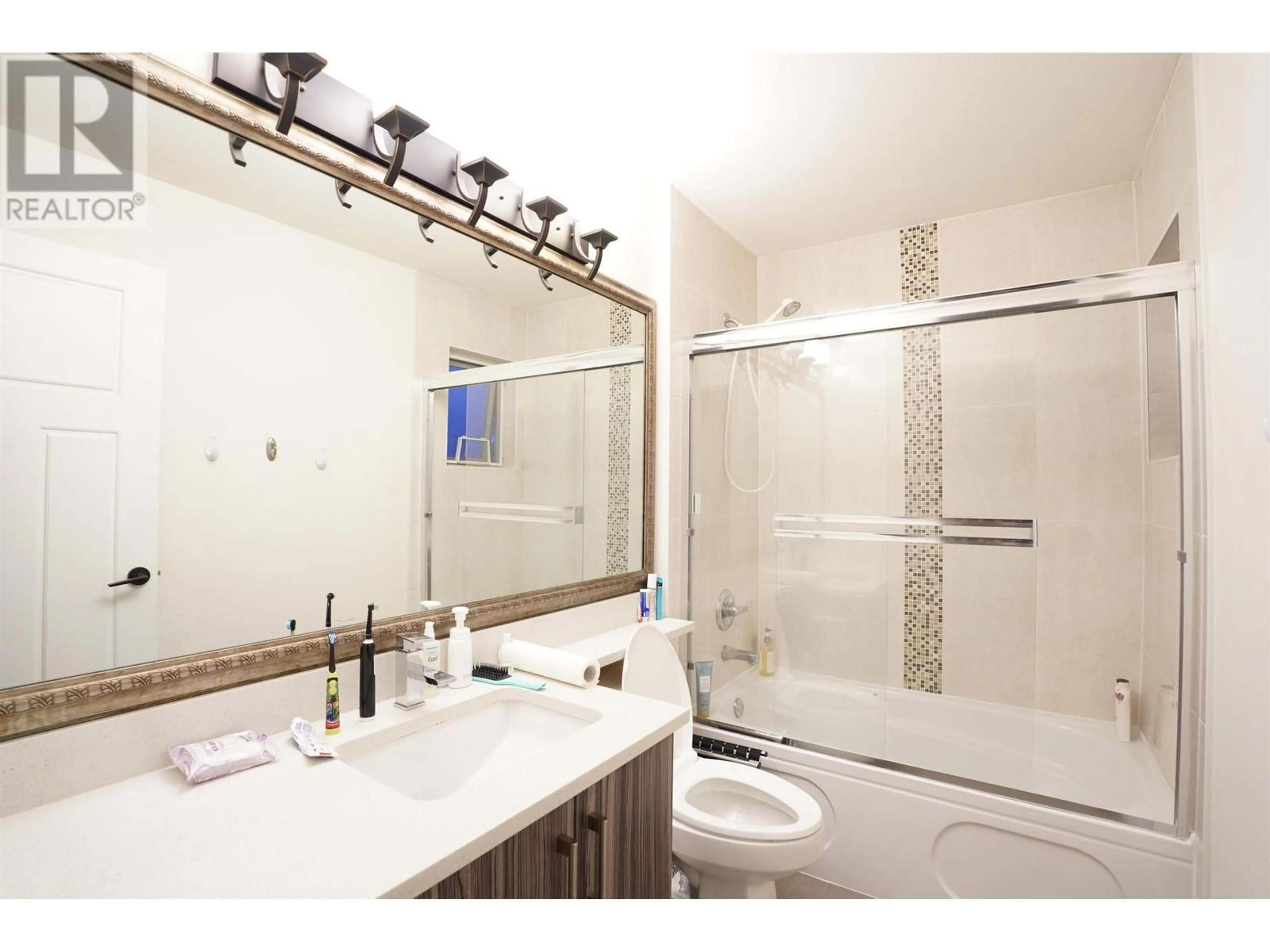 Standard bathroom, ceramic/tile floor for 6 - 9100 NO. 3 ROAD, Richmond British Columbia V7A1V9