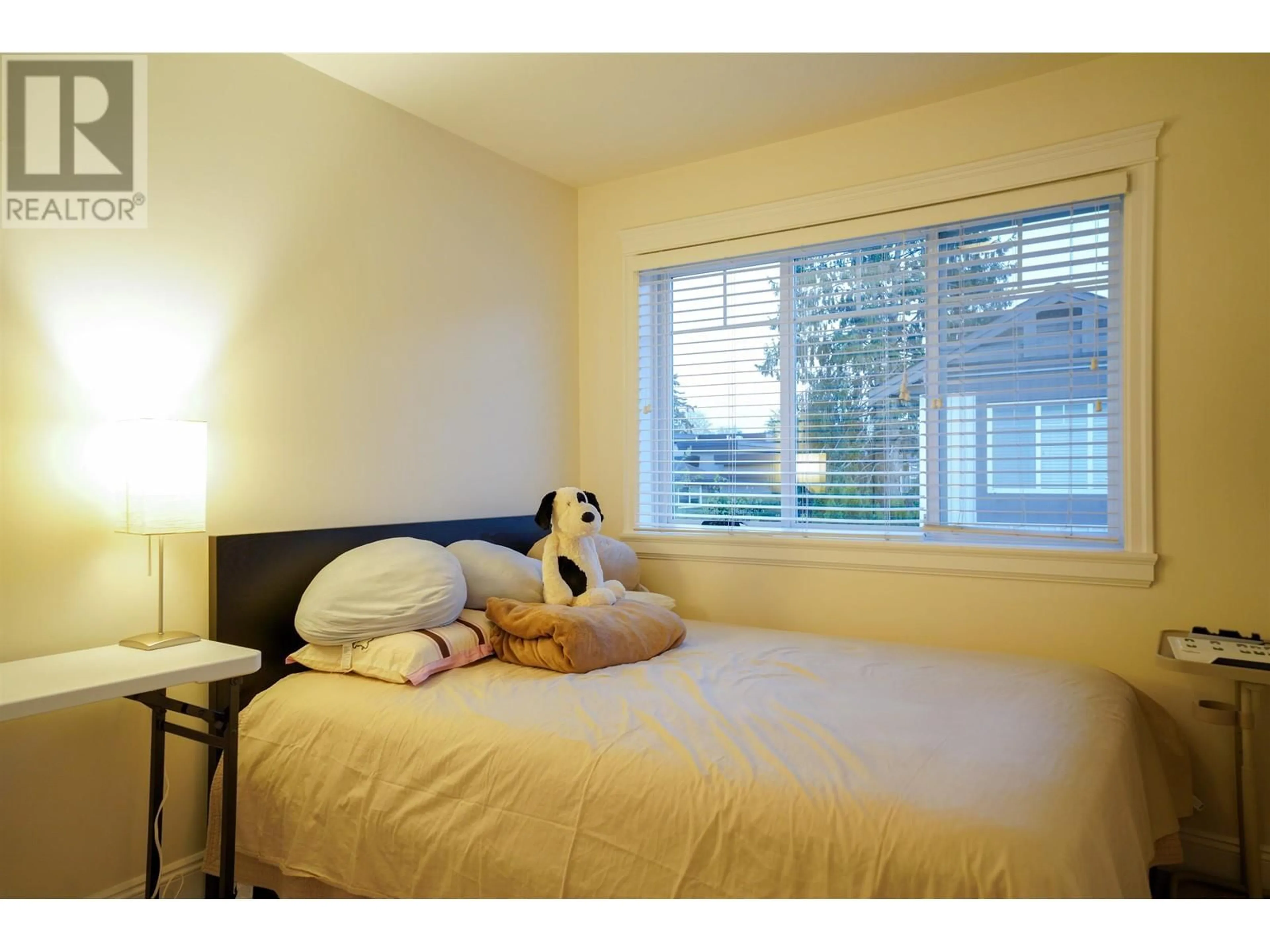 Bedroom with bed, wood/laminate floor for 6 - 9100 NO. 3 ROAD, Richmond British Columbia V7A1V9