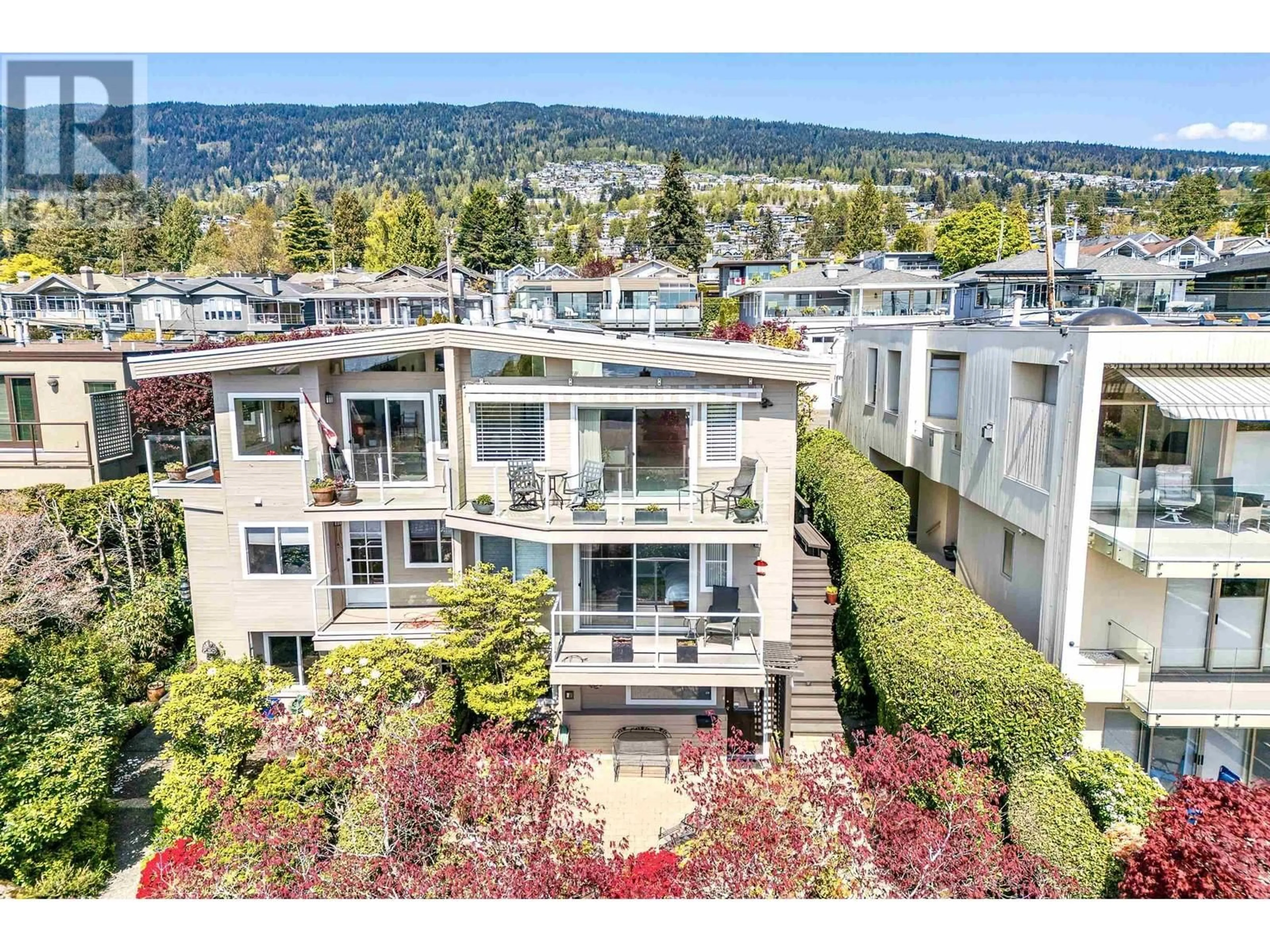 A pic from outside/outdoor area/front of a property/back of a property/a pic from drone, mountain view for 2343 BELLEVUE AVENUE, West Vancouver British Columbia V7V1C9