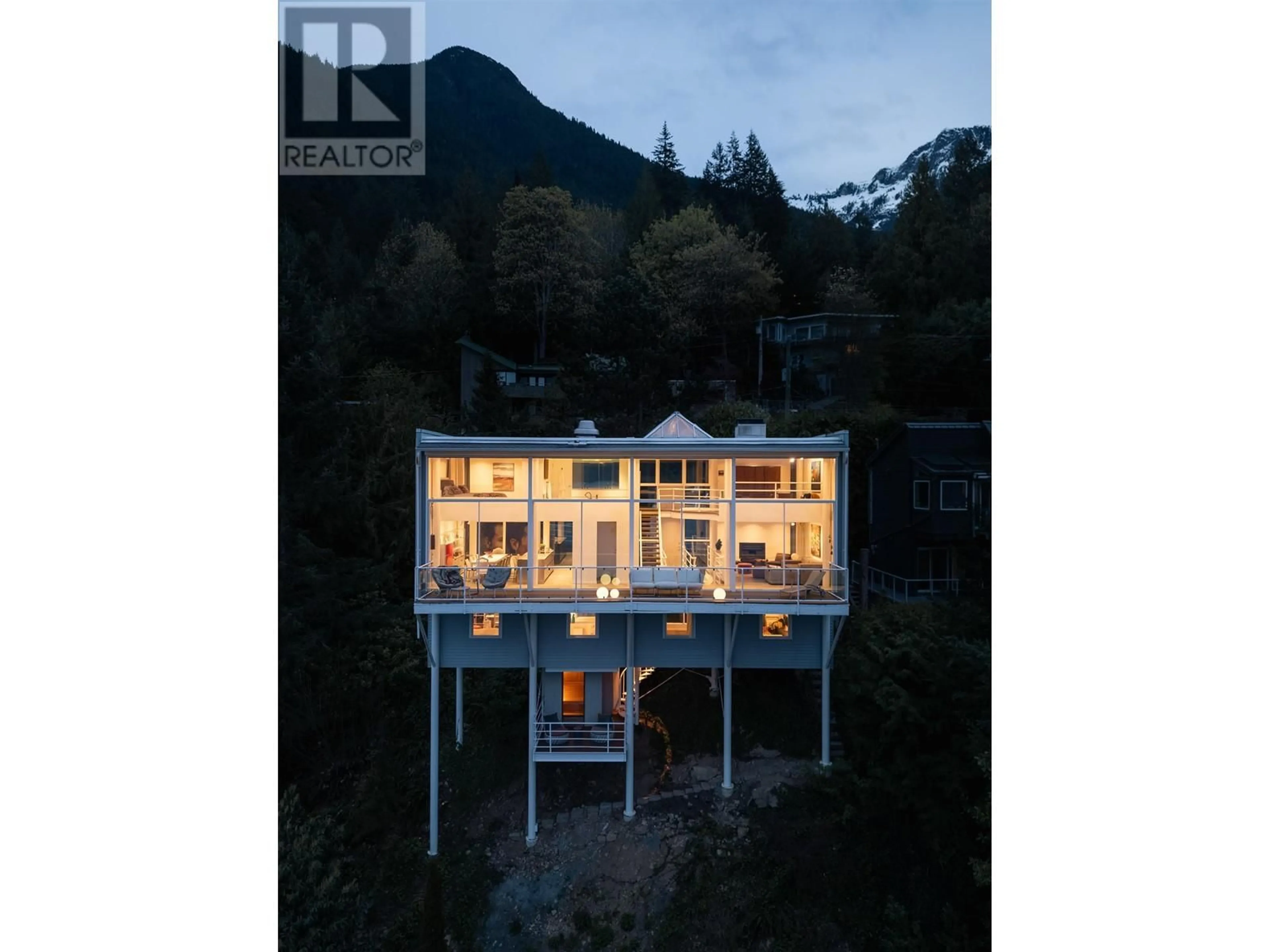 A pic from outside/outdoor area/front of a property/back of a property/a pic from drone, unknown for 90 ISLEVIEW PLACE, West Vancouver British Columbia V0N2E0