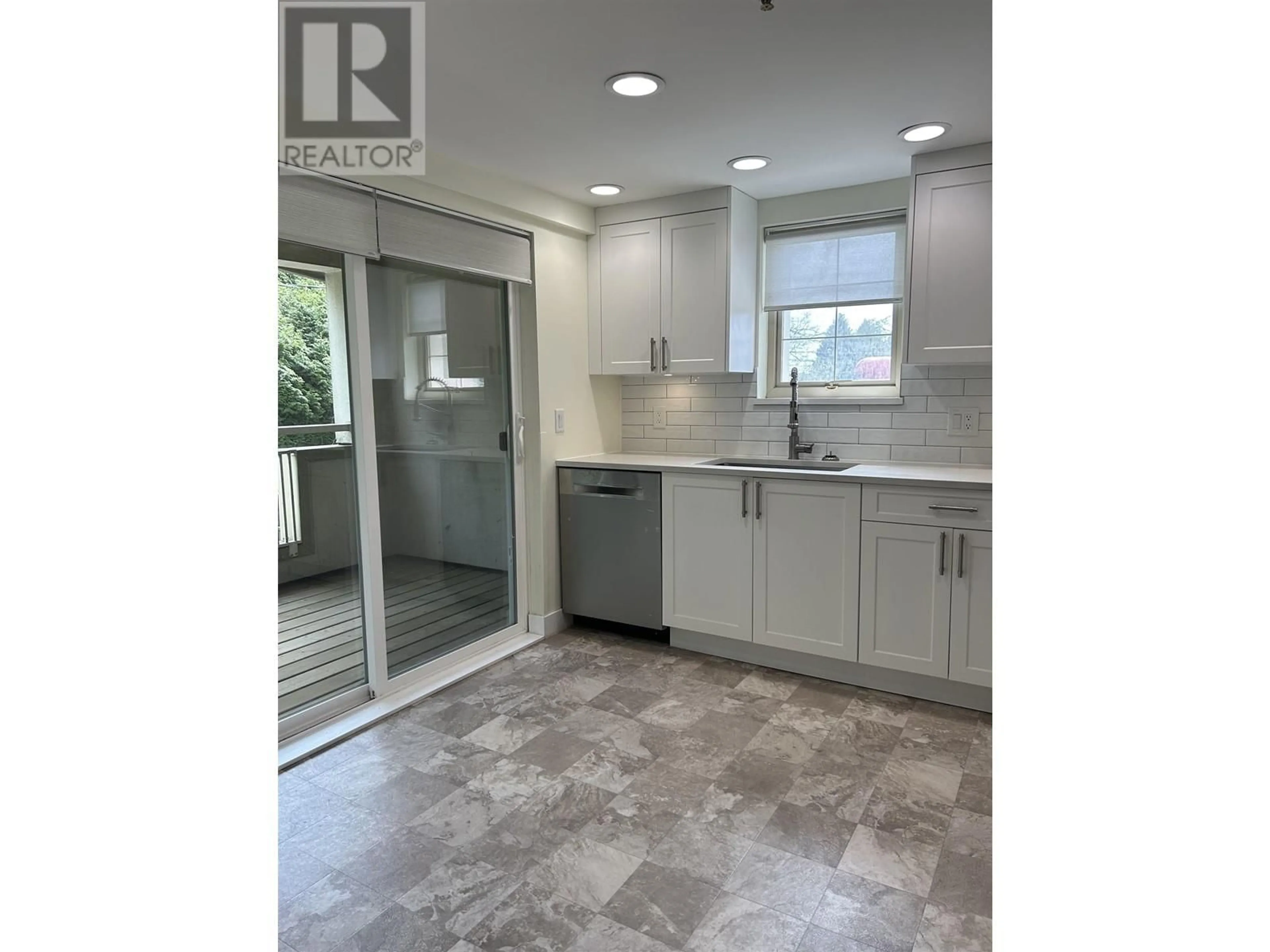 Open concept kitchen, ceramic/tile floor for 207 - 5650 OAK STREET, Vancouver British Columbia V6M2V6