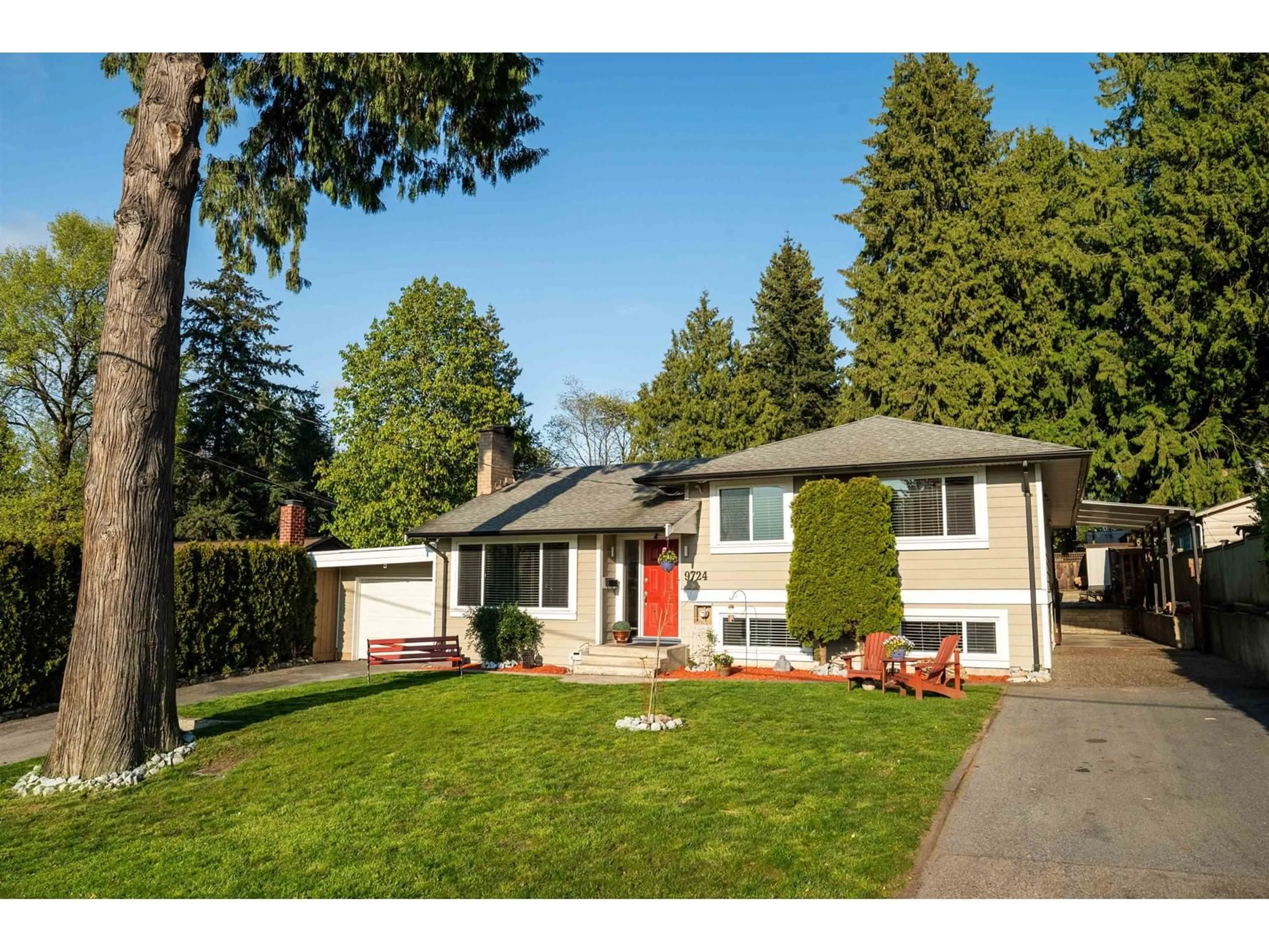 Home with vinyl exterior material, street for 9724 115A, Surrey British Columbia V3V3Z1