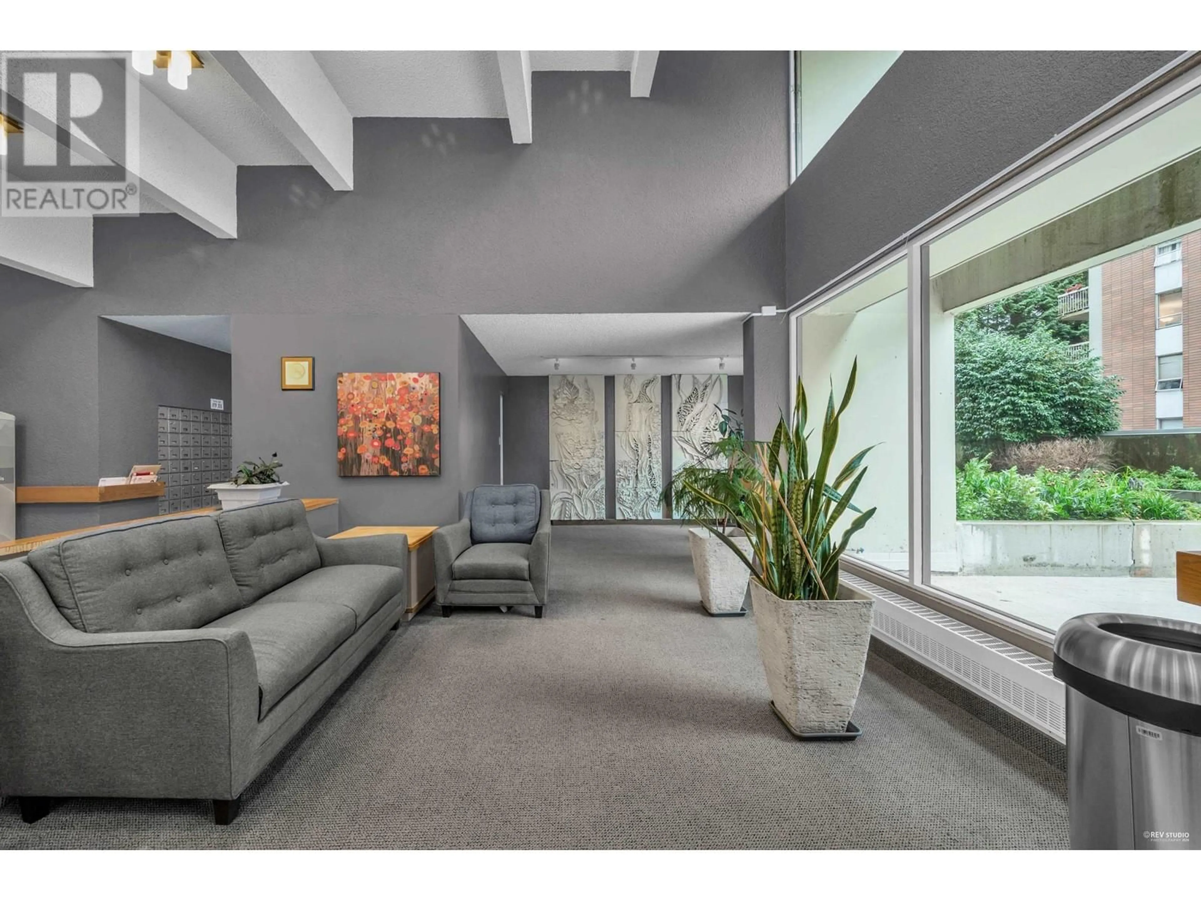 Indoor foyer for 1502 - 2016 FULLERTON AVENUE, North Vancouver British Columbia V7P3E6