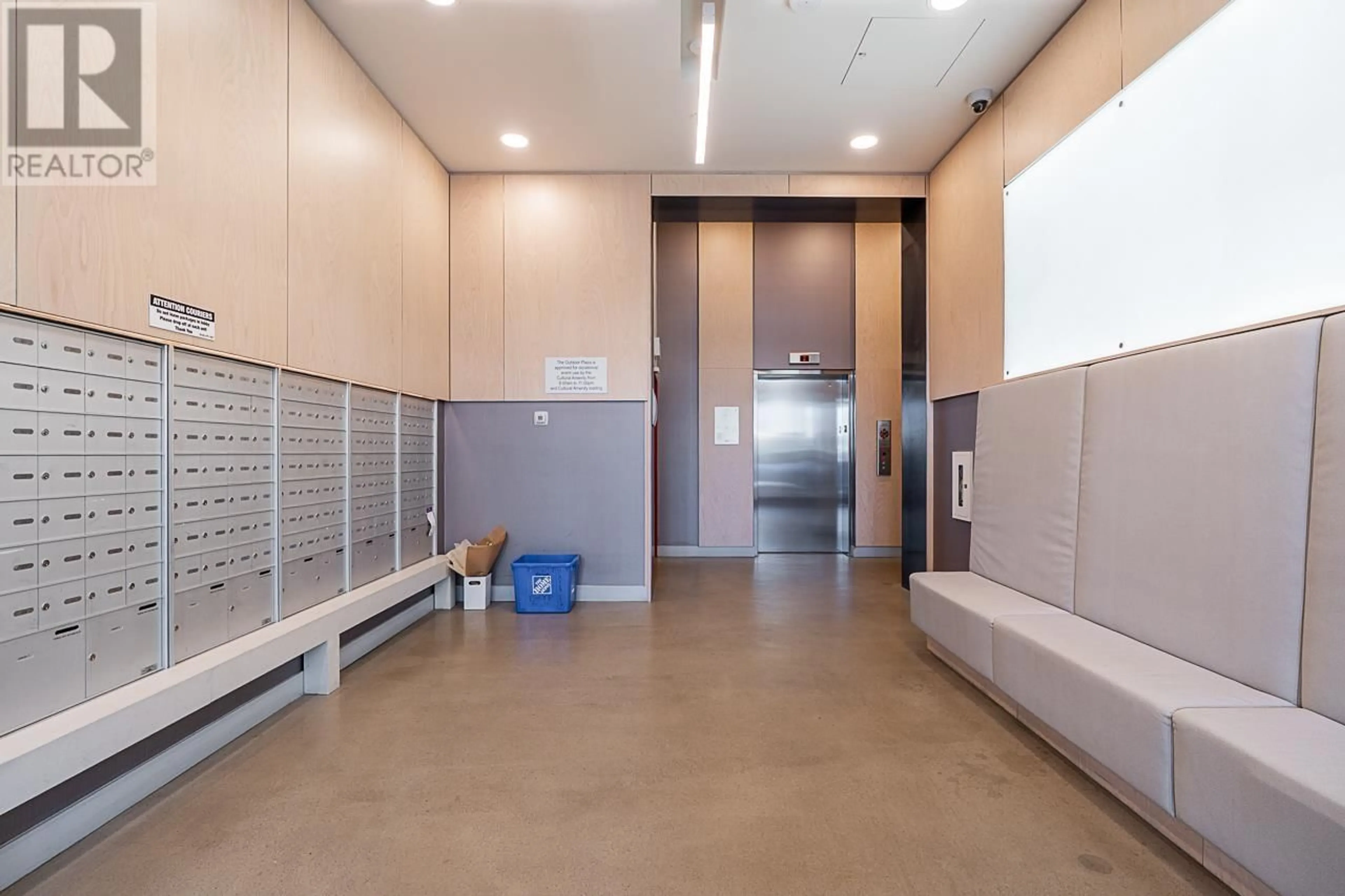 Indoor foyer for 917 - 180 E 2ND AVENUE, Vancouver British Columbia V5T0K4