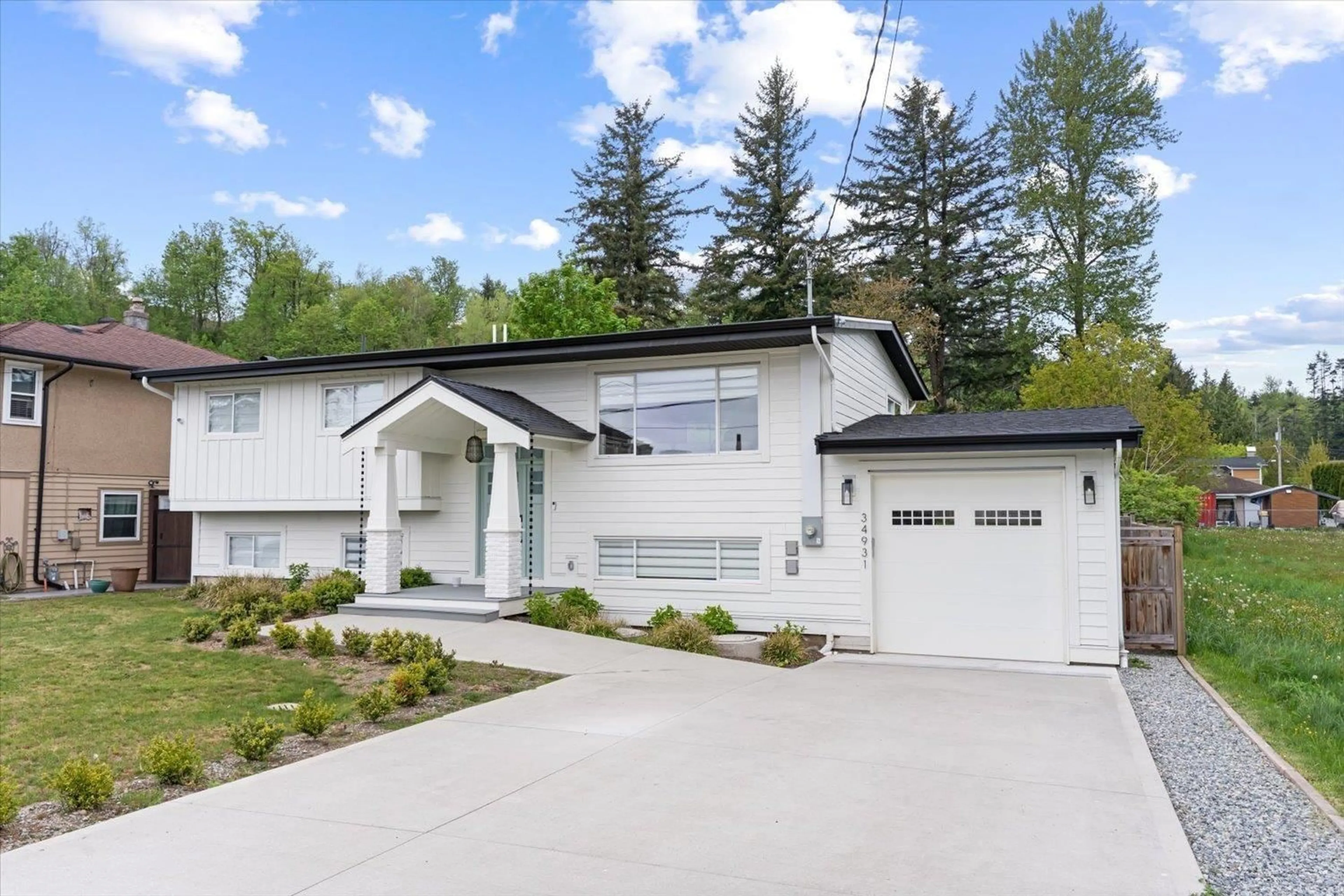 Home with vinyl exterior material, street for 34931 DEWDNEY TRUNK, Mission British Columbia V2V6S2