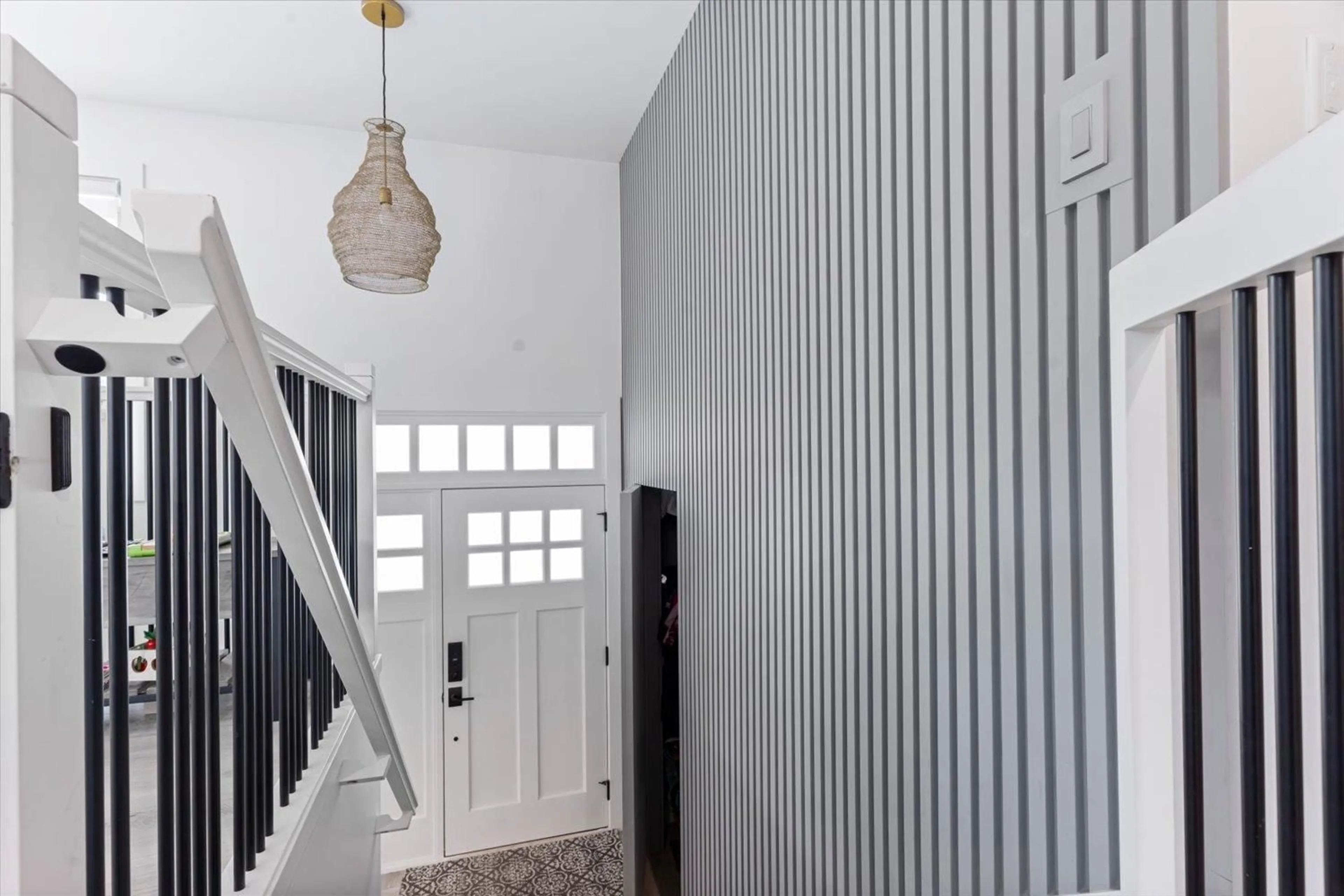 Indoor foyer for 34931 DEWDNEY TRUNK, Mission British Columbia V2V6S2