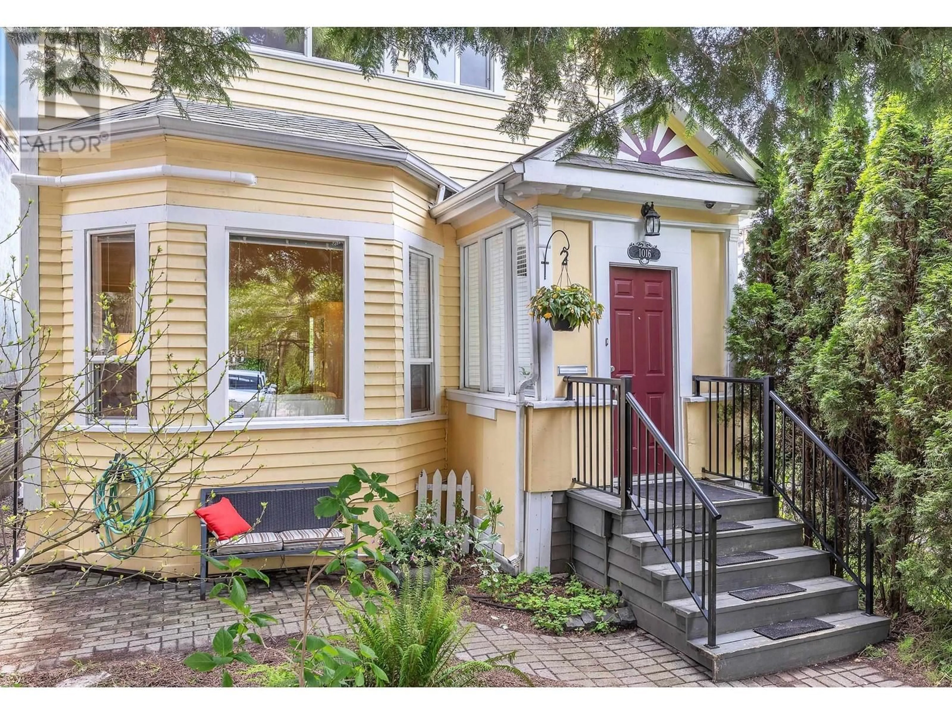 Indoor entryway for 1016 E PENDER STREET, Vancouver British Columbia V6A1W3