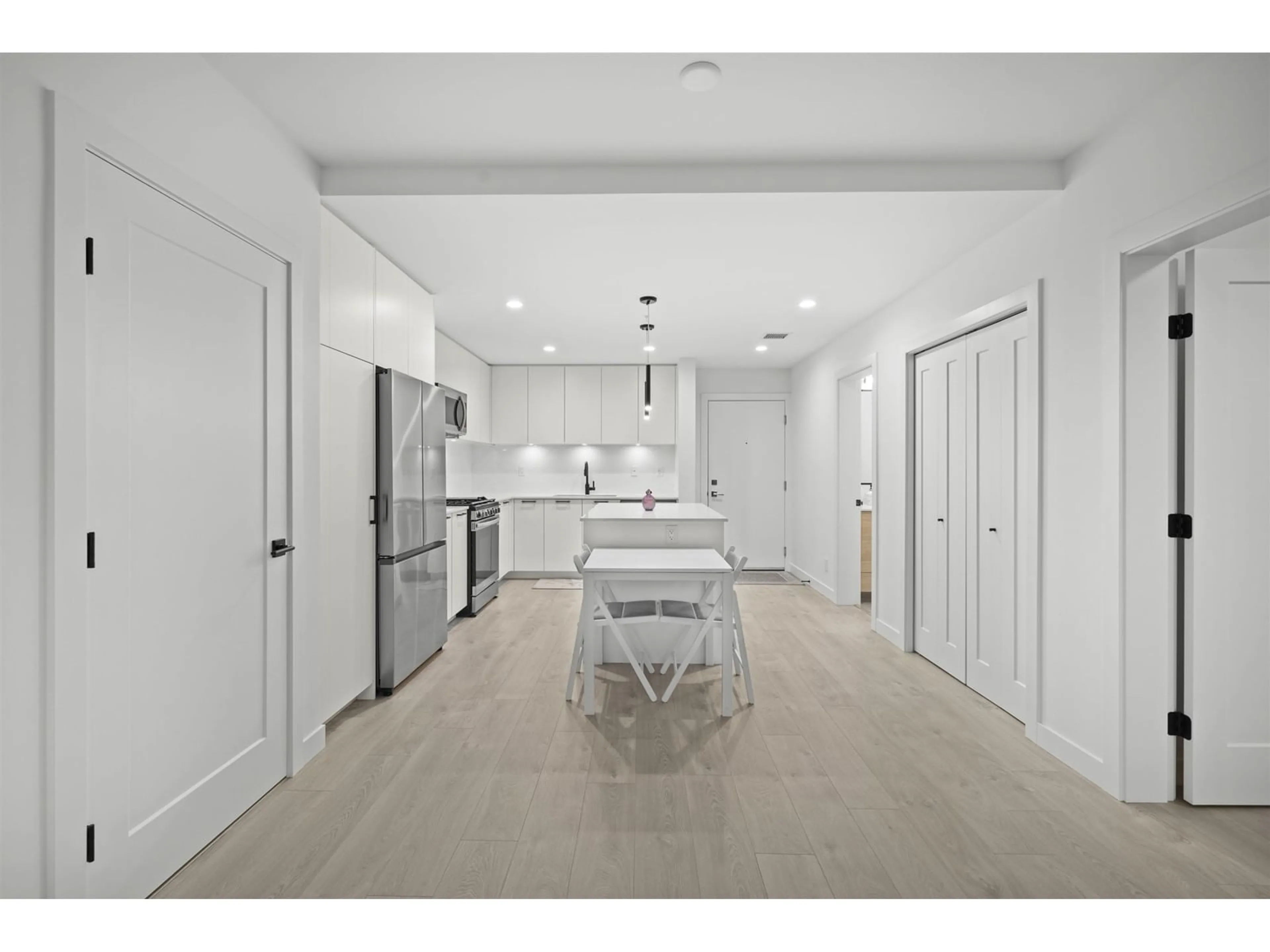 Open concept kitchen, ceramic/tile floor for 406 - 8379 201, Langley British Columbia V2Y3S6