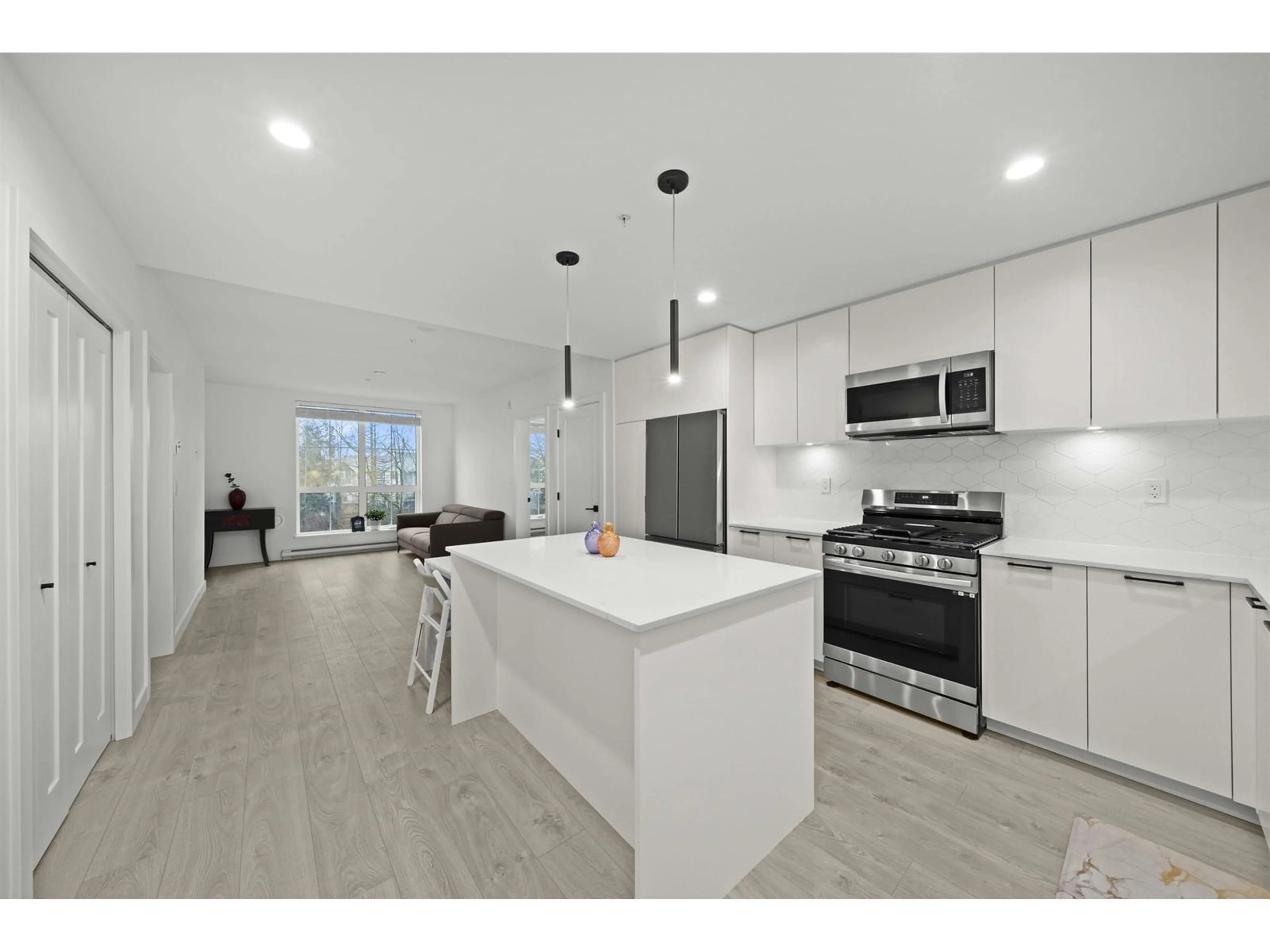 Open concept kitchen, unknown for 406 - 8379 201, Langley British Columbia V2Y3S6