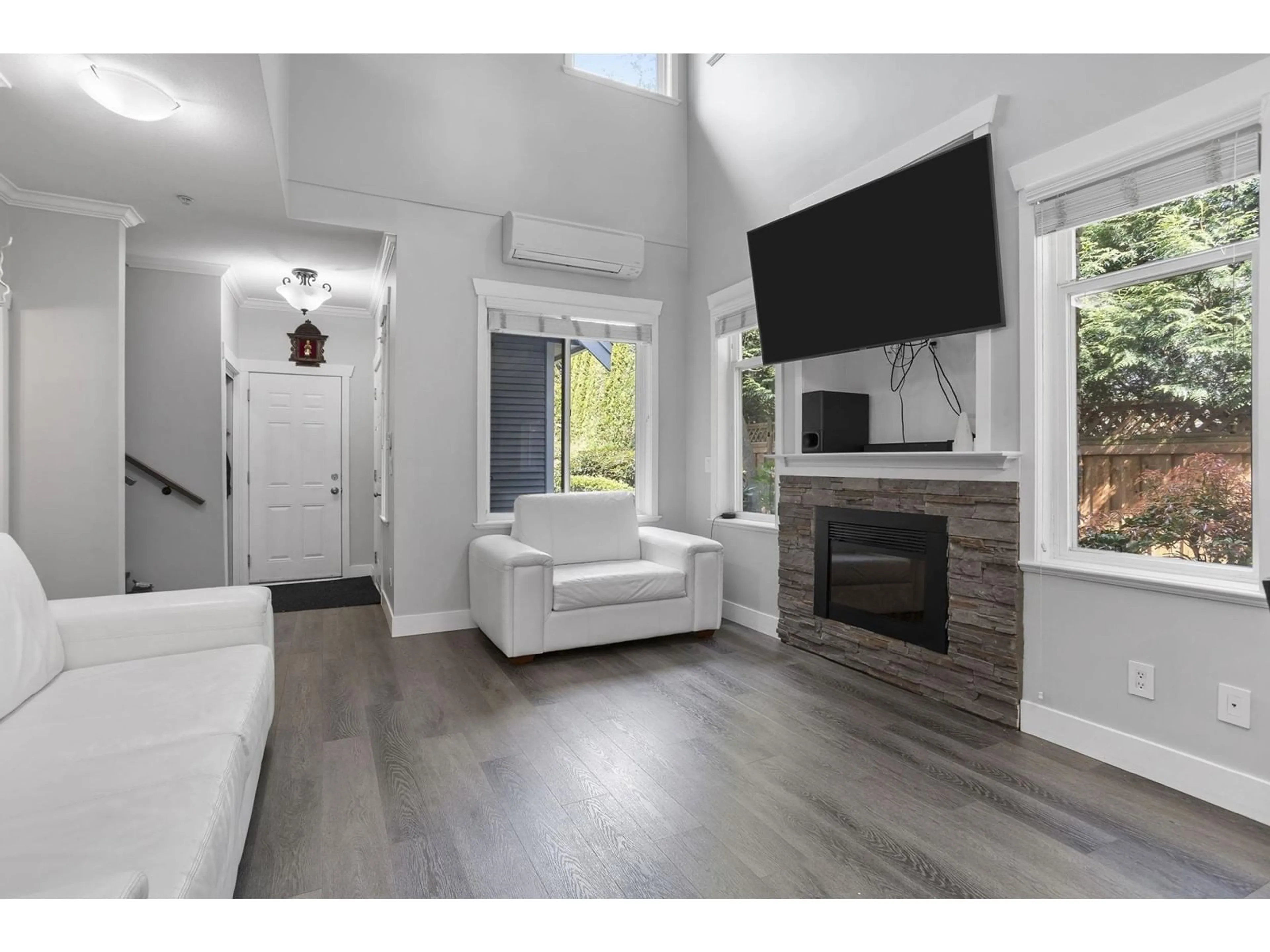 Living room with furniture, wood/laminate floor for 23 - 19977 71, Langley British Columbia V2Y0E1