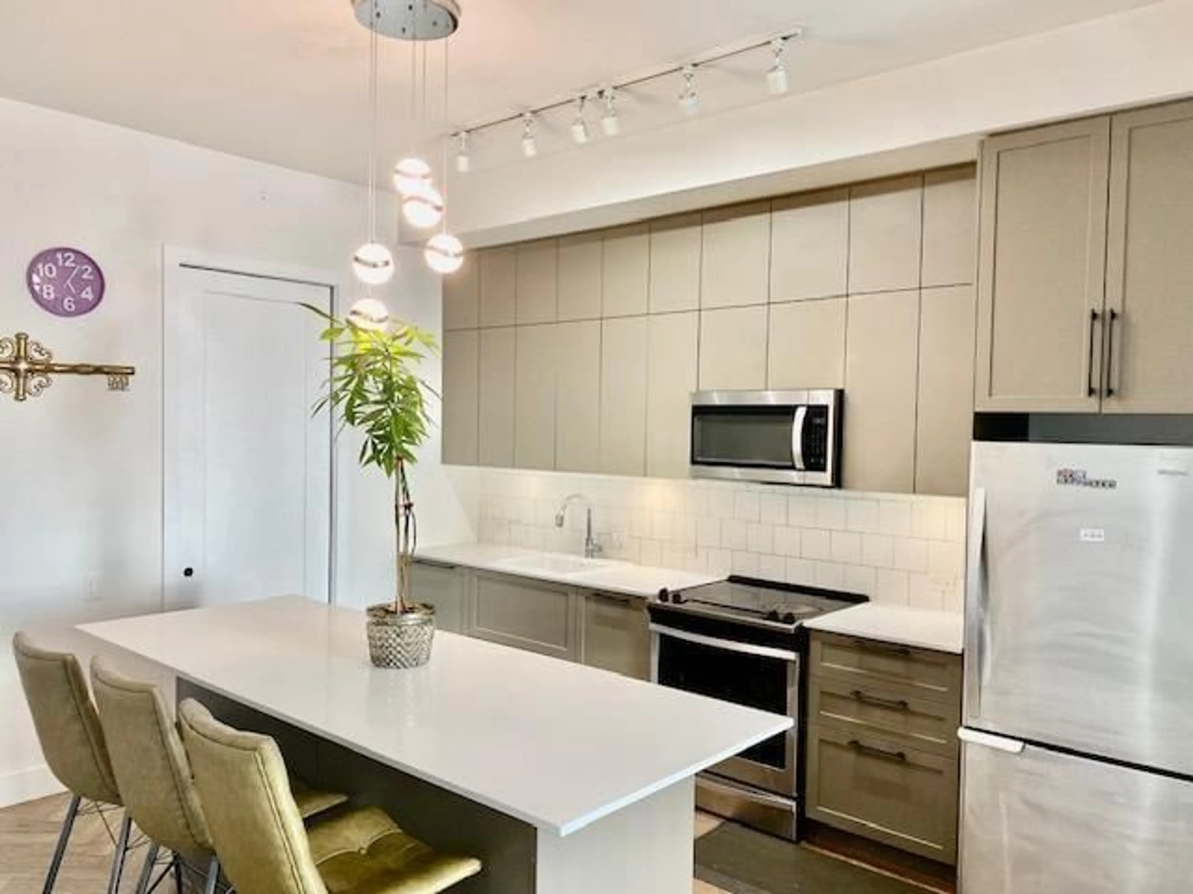 Open concept kitchen, unknown for 103 - 17578 57A, Surrey British Columbia V3S7V2