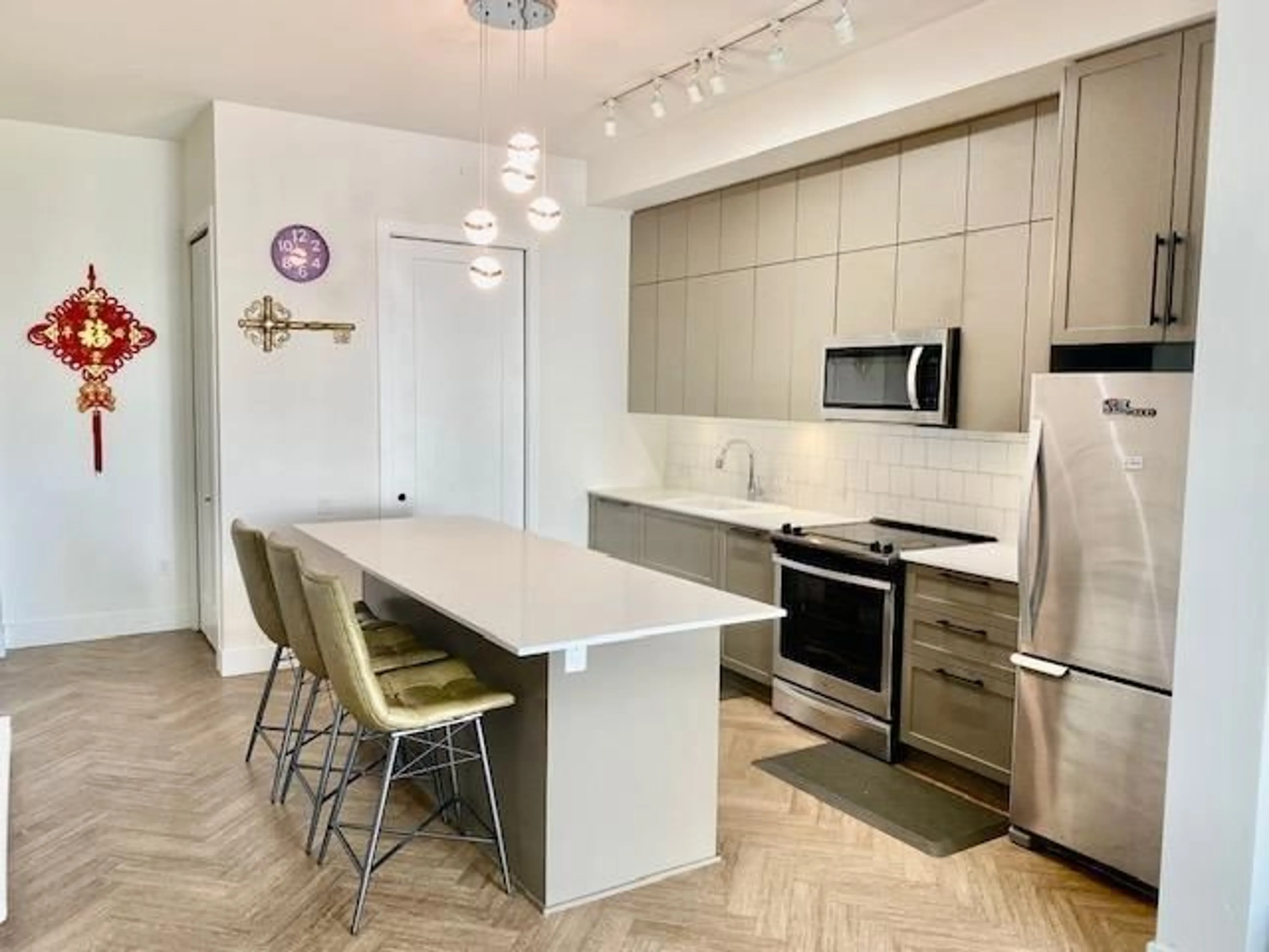 Open concept kitchen, ceramic/tile floor for 103 - 17578 57A, Surrey British Columbia V3S7V2