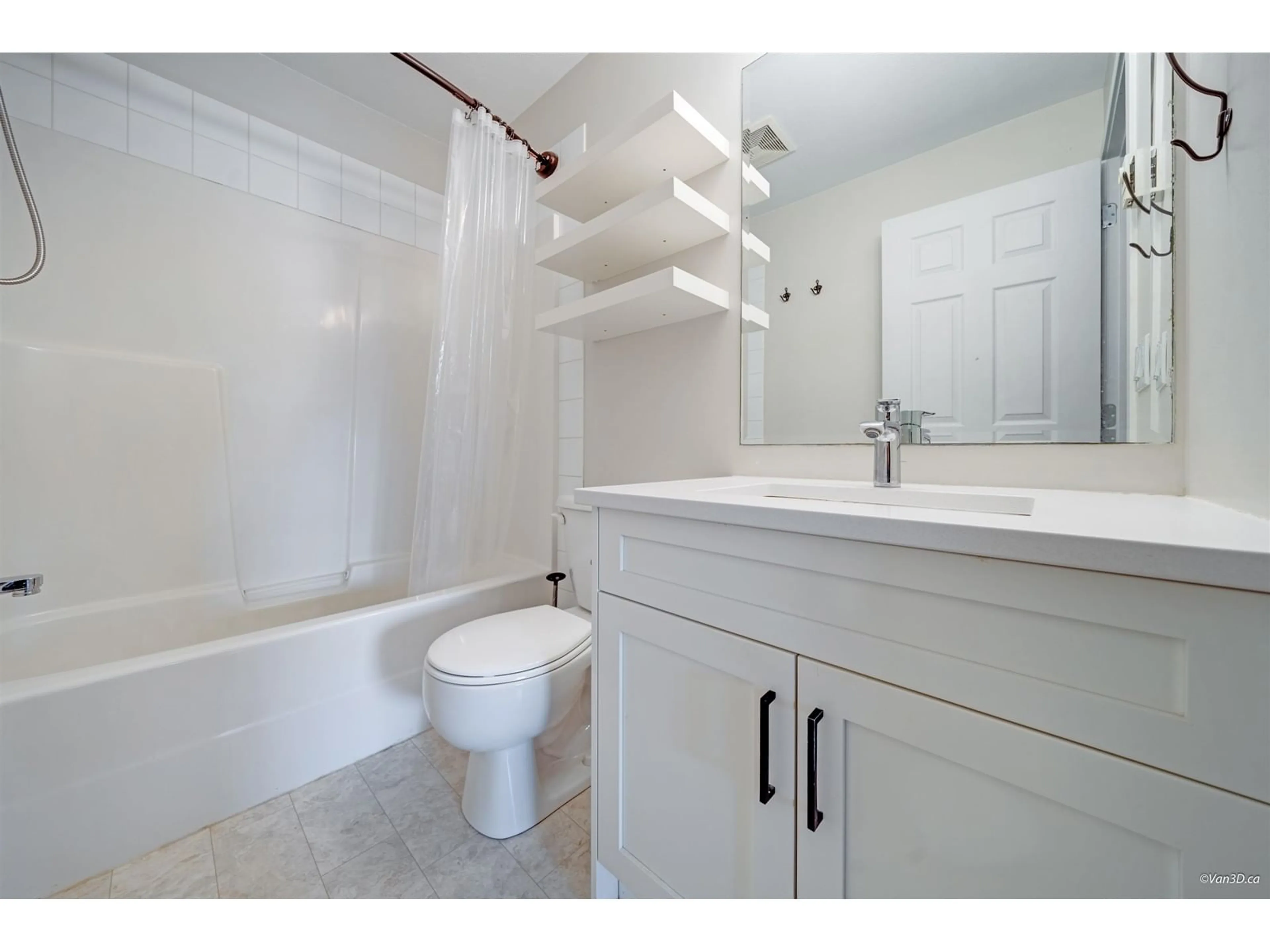 Standard bathroom, ceramic/tile floor for 409 - 33960 OLD YALE, Abbotsford British Columbia V2S2J9
