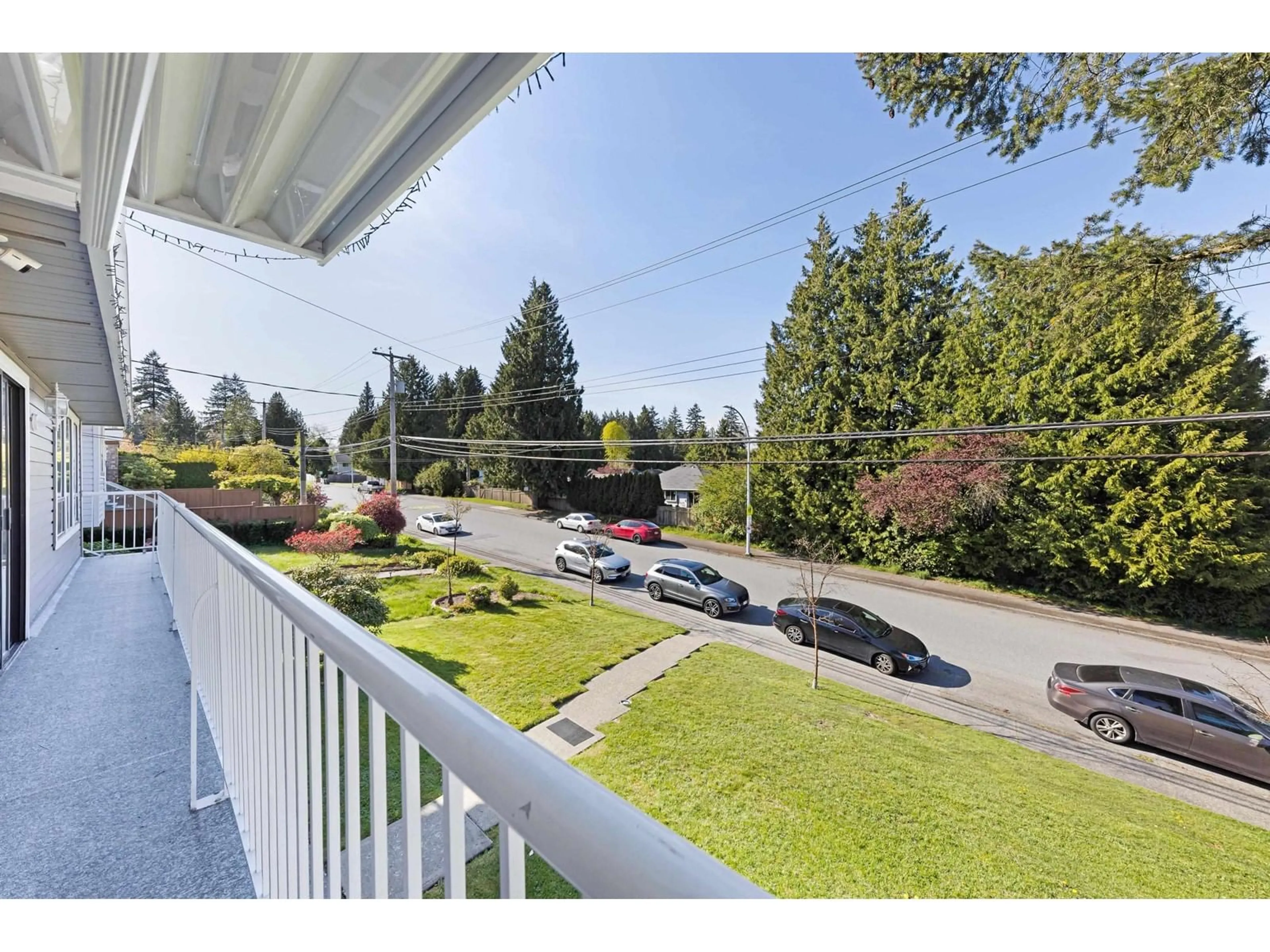 A pic from outside/outdoor area/front of a property/back of a property/a pic from drone, unknown for 13852 80, Surrey British Columbia V3W7X6