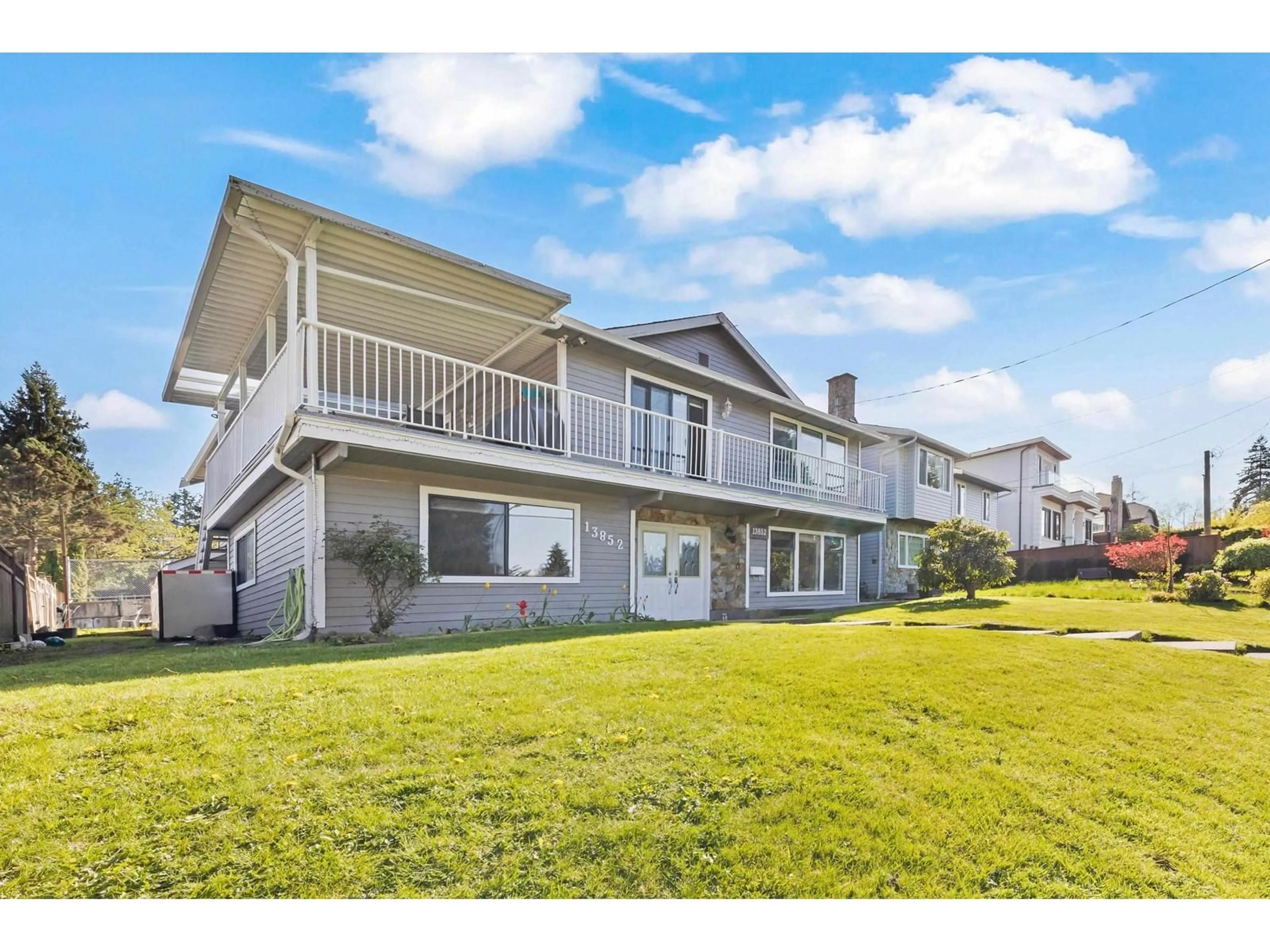 Home with vinyl exterior material, water/lake/river/ocean view for 13852 80, Surrey British Columbia V3W7X6