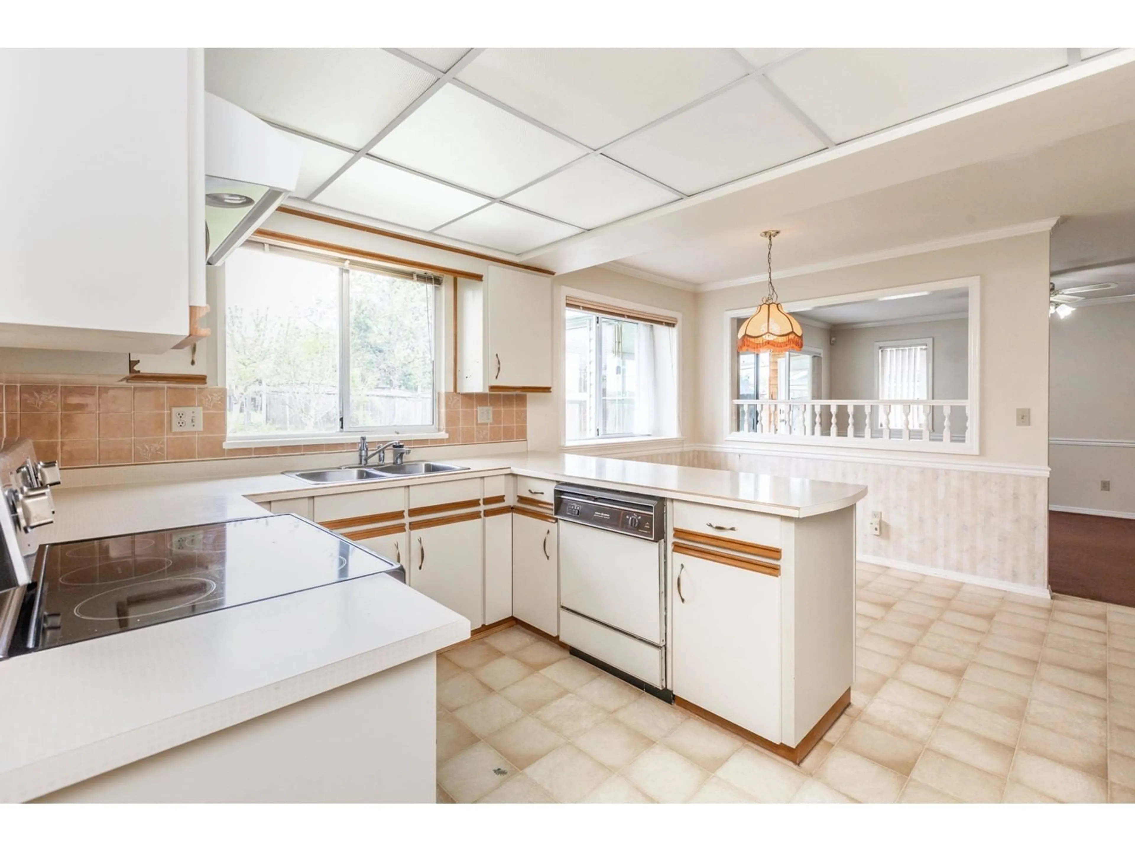 Open concept kitchen, ceramic/tile floor for 5979 135, Surrey British Columbia V3X1L2