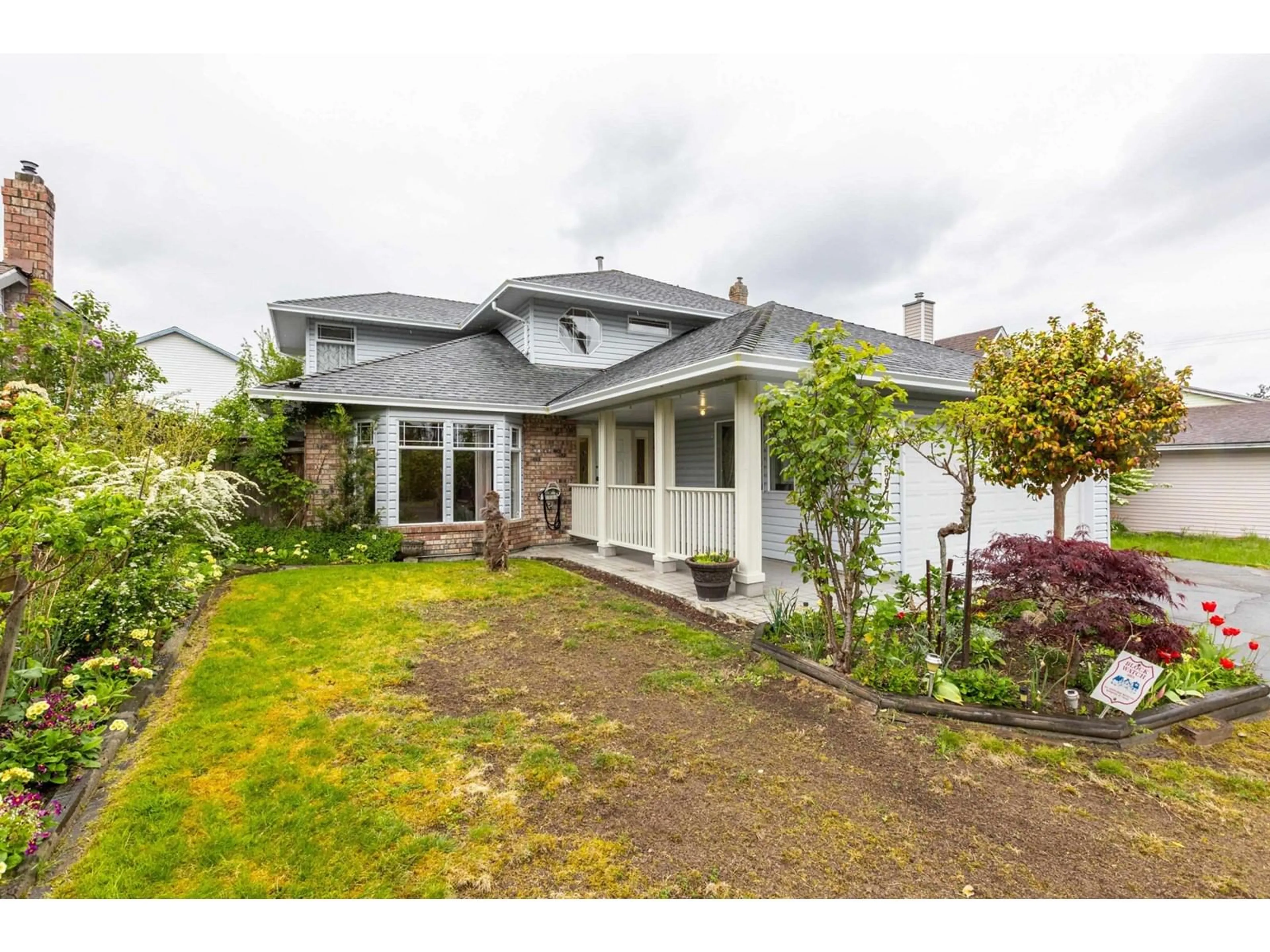 A pic from outside/outdoor area/front of a property/back of a property/a pic from drone, street for 5979 135, Surrey British Columbia V3X1L2