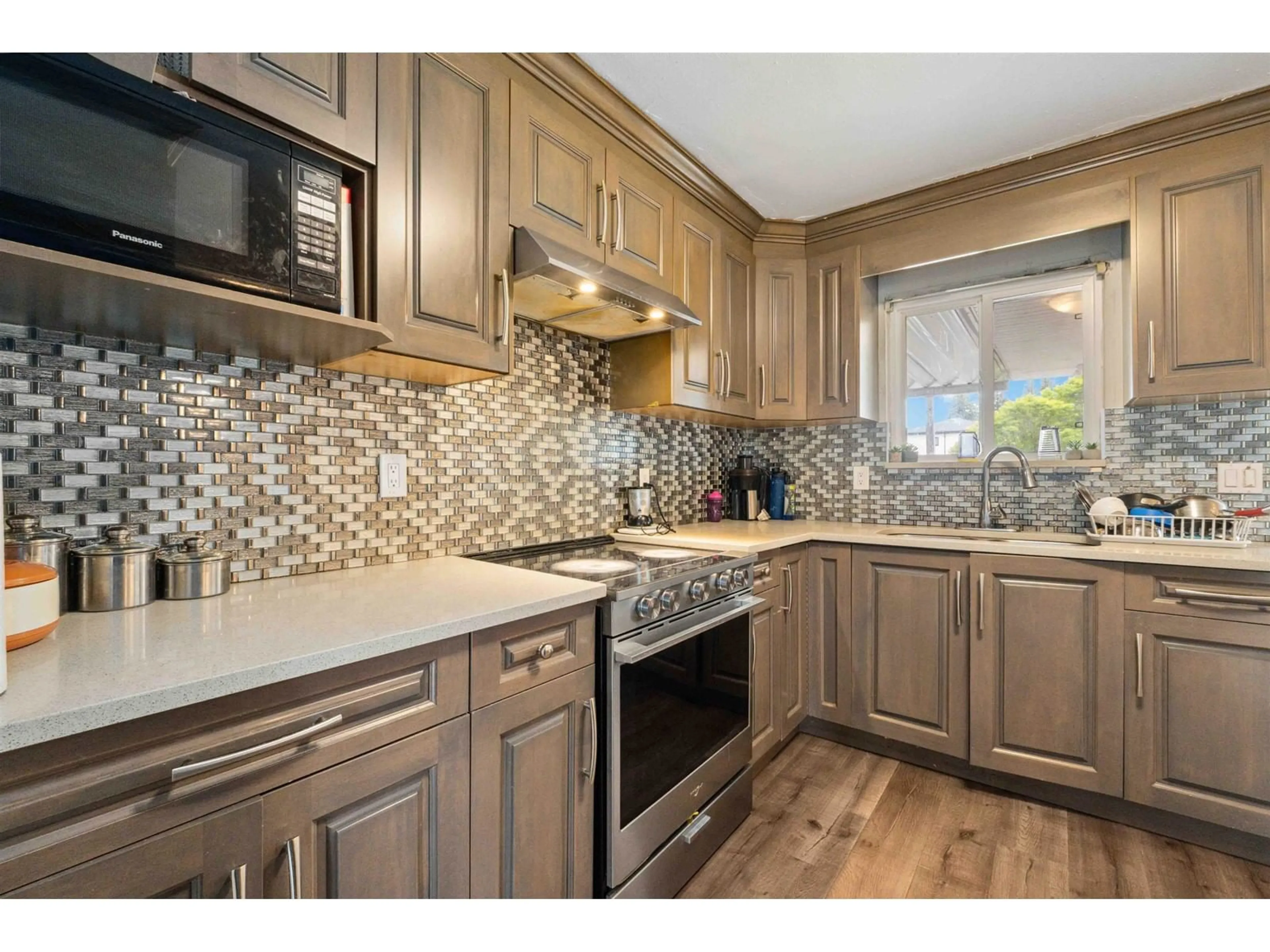 Contemporary kitchen, ceramic/tile floor for 13430 64, Surrey British Columbia V3W8V6