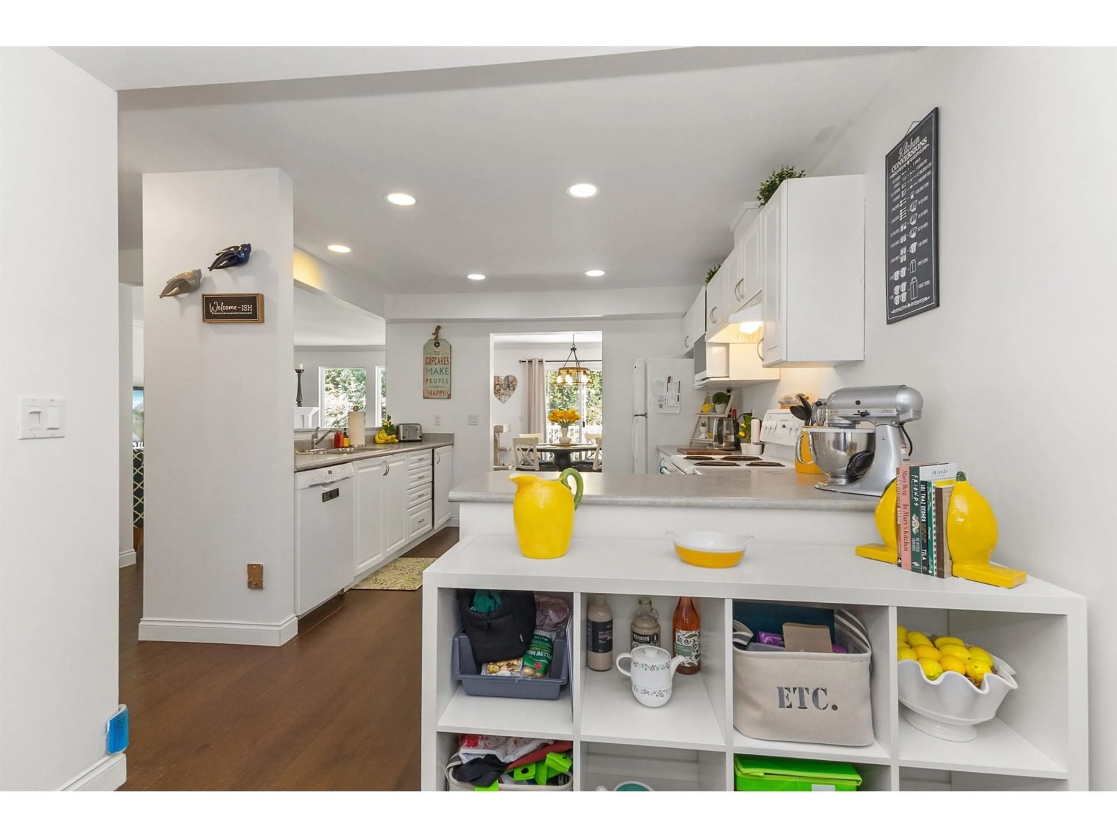 Open concept kitchen, ceramic/tile floor for 79 - 32777 CHILCOTIN, Abbotsford British Columbia V2T5W4