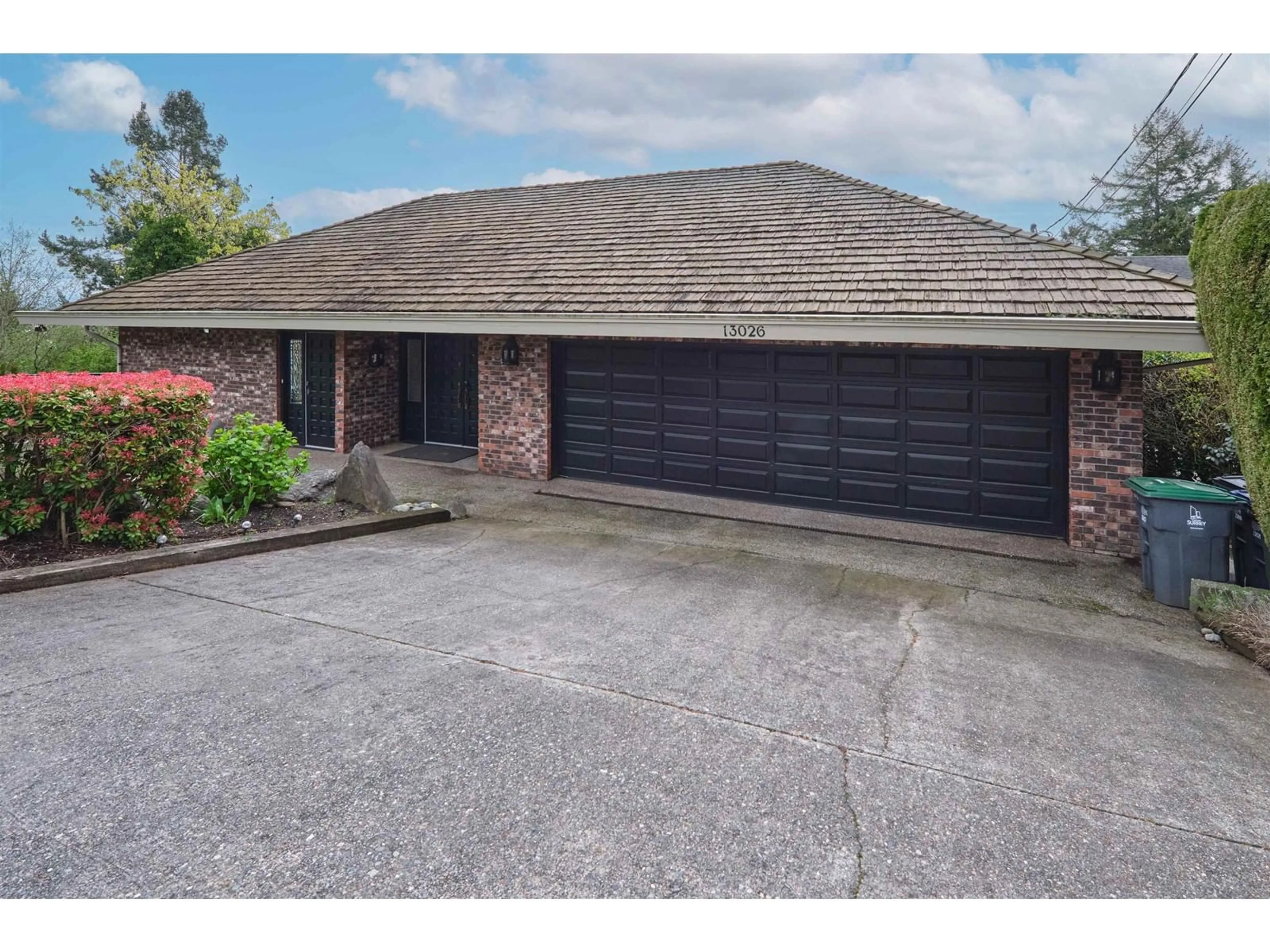 Indoor garage for 13026 13, Surrey British Columbia V4A1B8