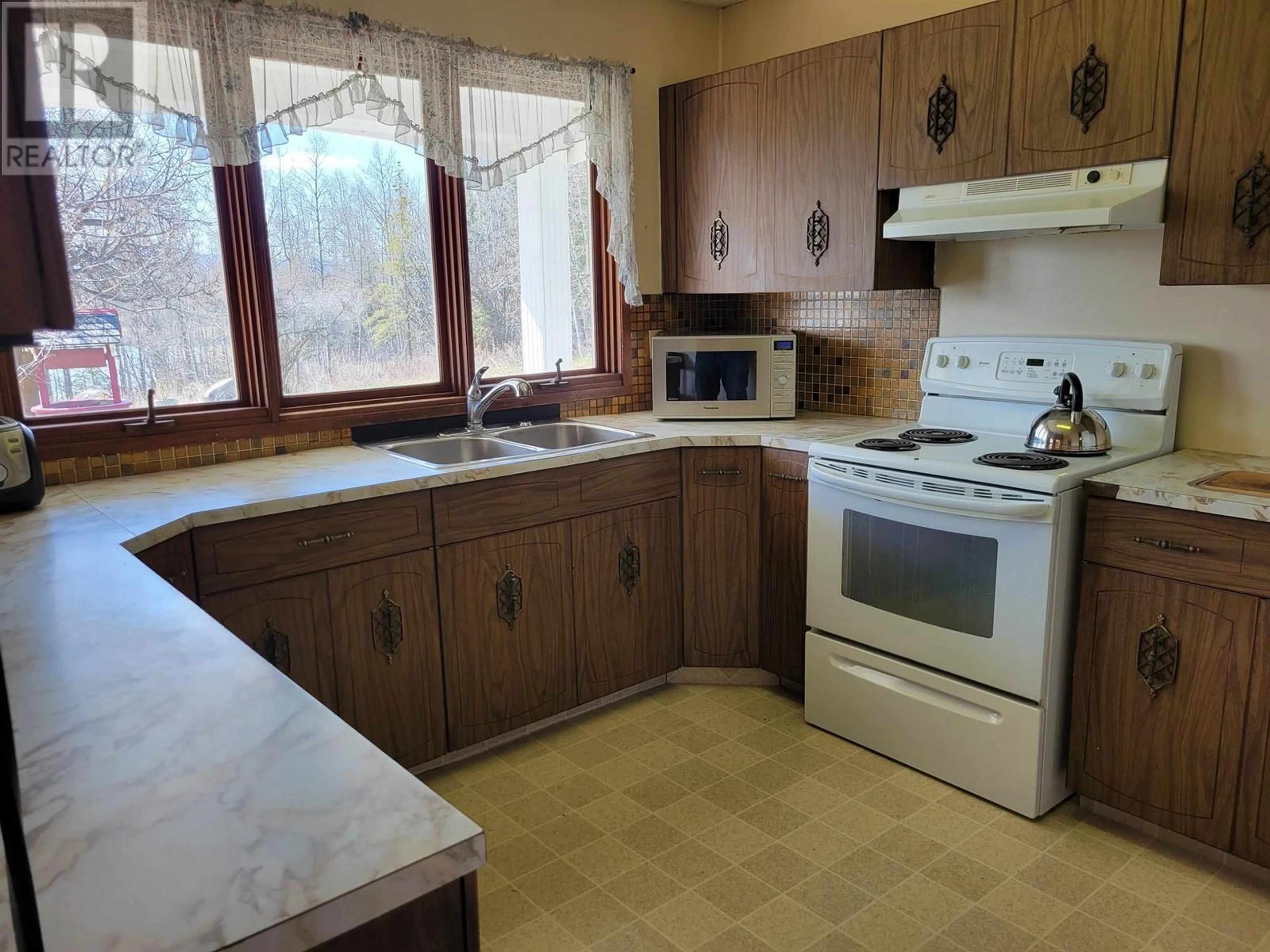 Standard kitchen, unknown for 20624 KENNY DAM ROAD, Vanderhoof British Columbia V0J3A1