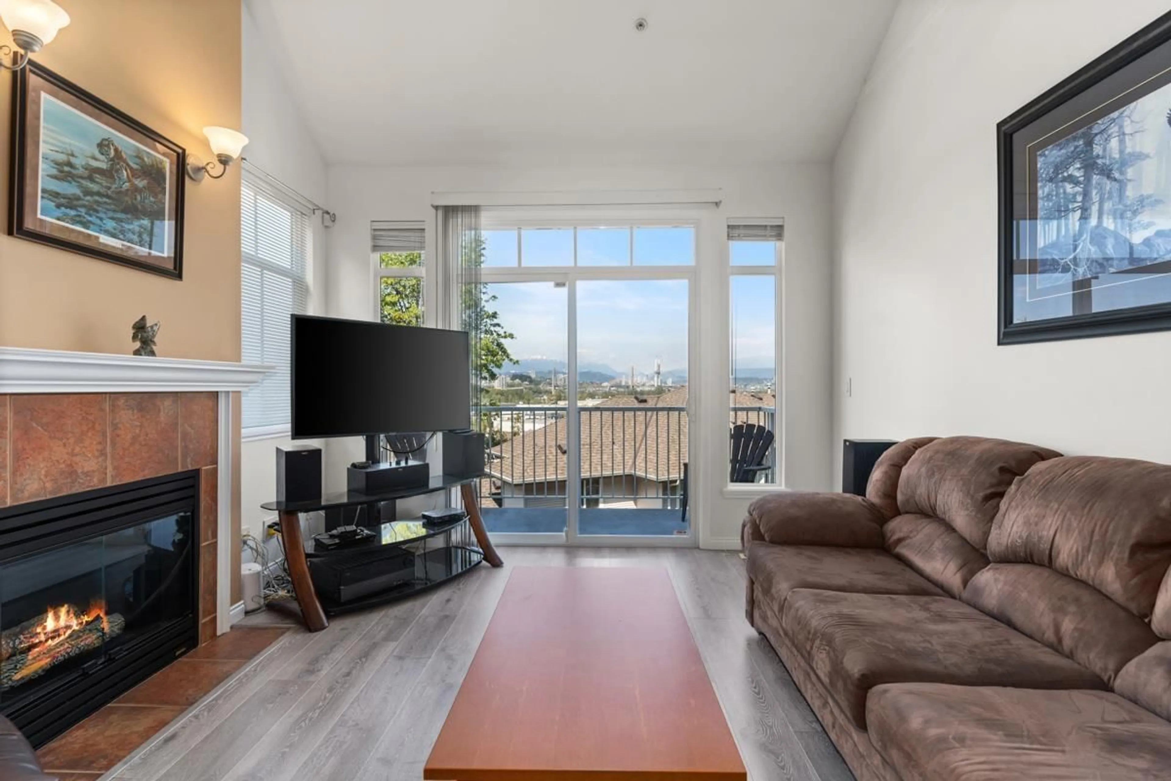 Living room with furniture, wood/laminate floor for 36 - 11860 RIVER, Surrey British Columbia V3V2V7