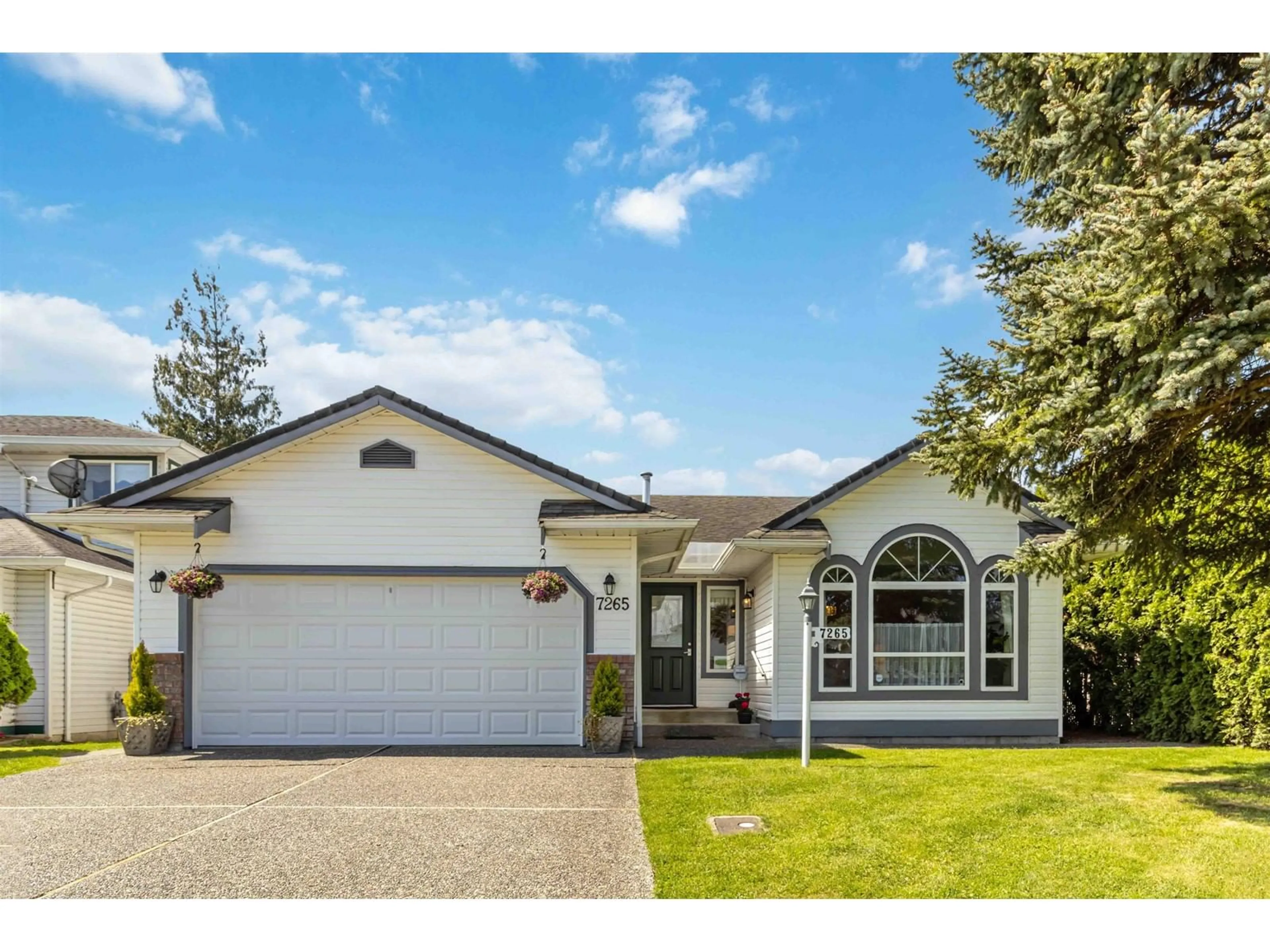 Home with vinyl exterior material, street for 7265 MEADOWLARK STREET, Chilliwack British Columbia V2R2X1