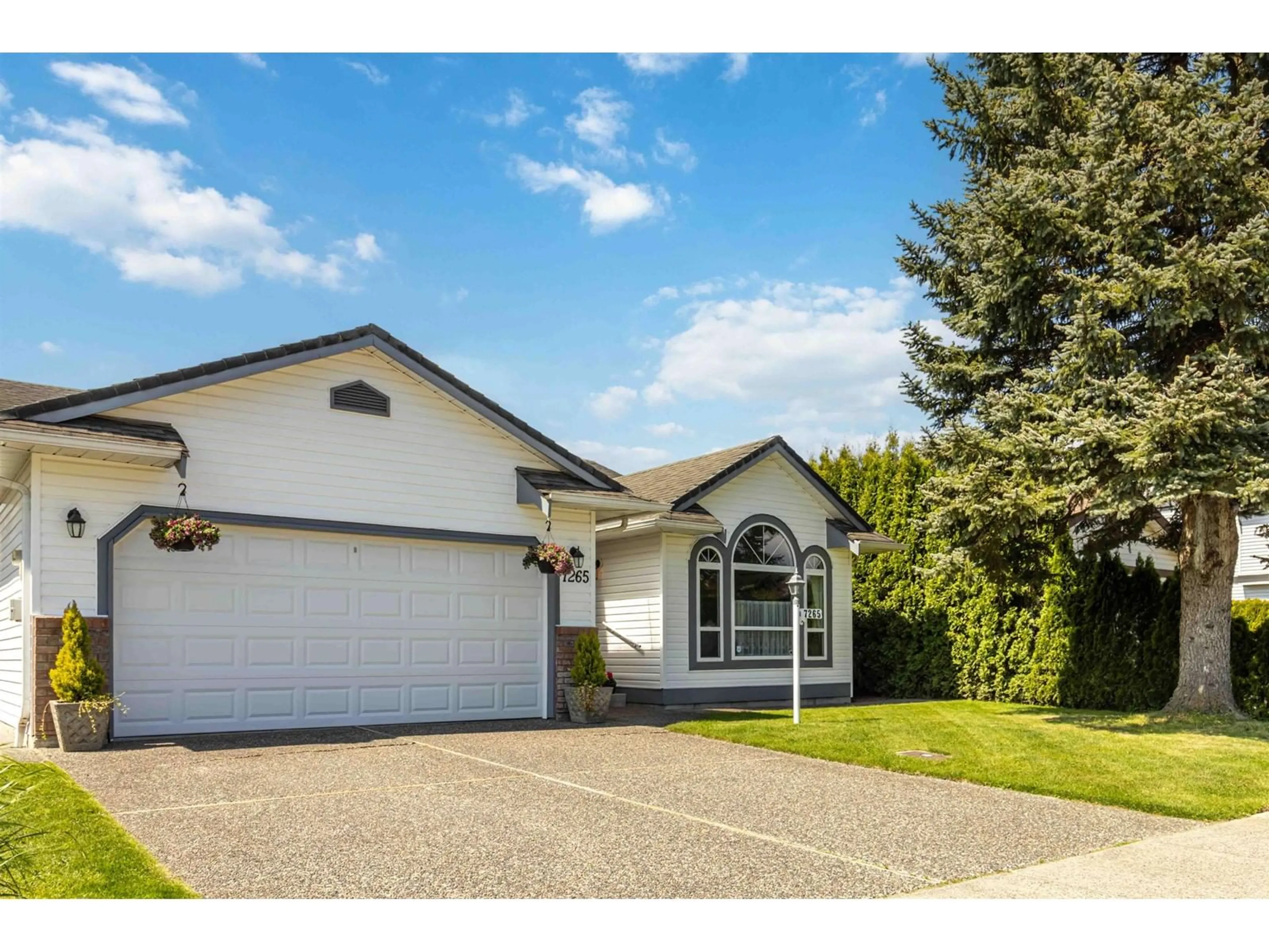 Home with vinyl exterior material, street for 7265 MEADOWLARK STREET, Chilliwack British Columbia V2R2X1