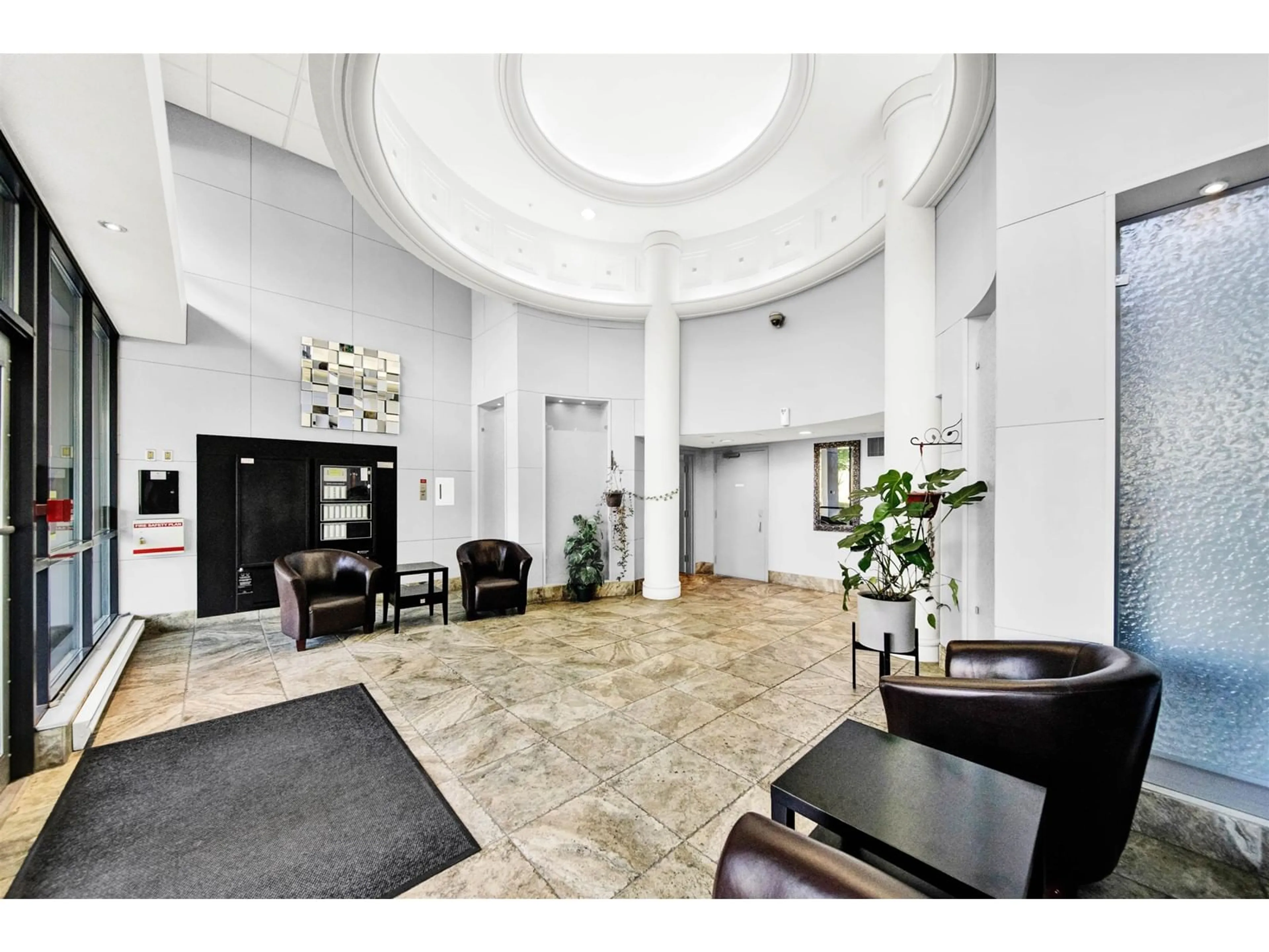 Lobby for 505 - 10899 UNIVERSITY, Surrey British Columbia V3T5V2