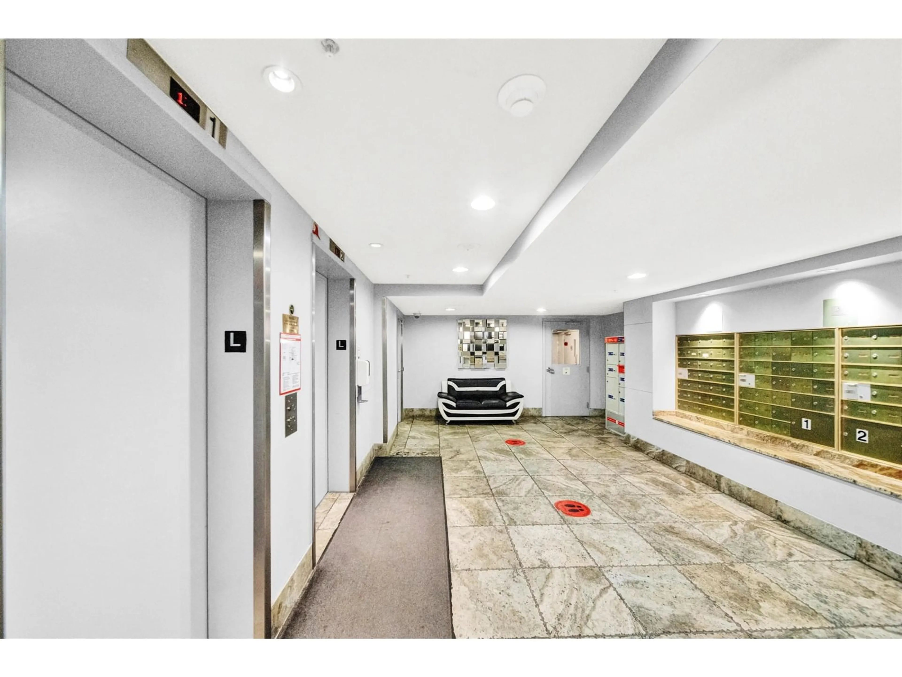 Indoor foyer for 505 - 10899 UNIVERSITY, Surrey British Columbia V3T5V2