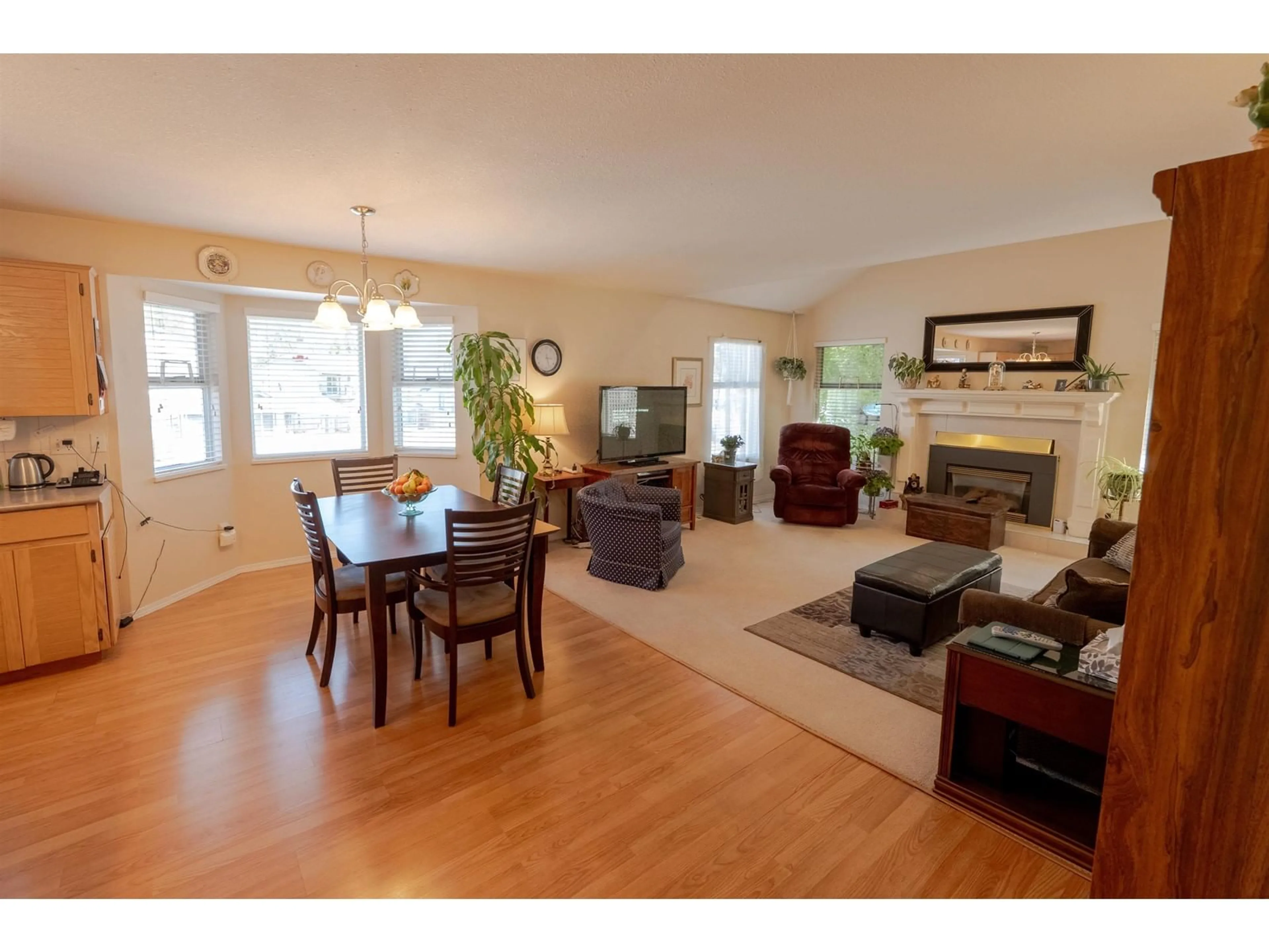 Living room with furniture, wood/laminate floor for 30878 CARDINAL, Abbotsford British Columbia V2T5P5