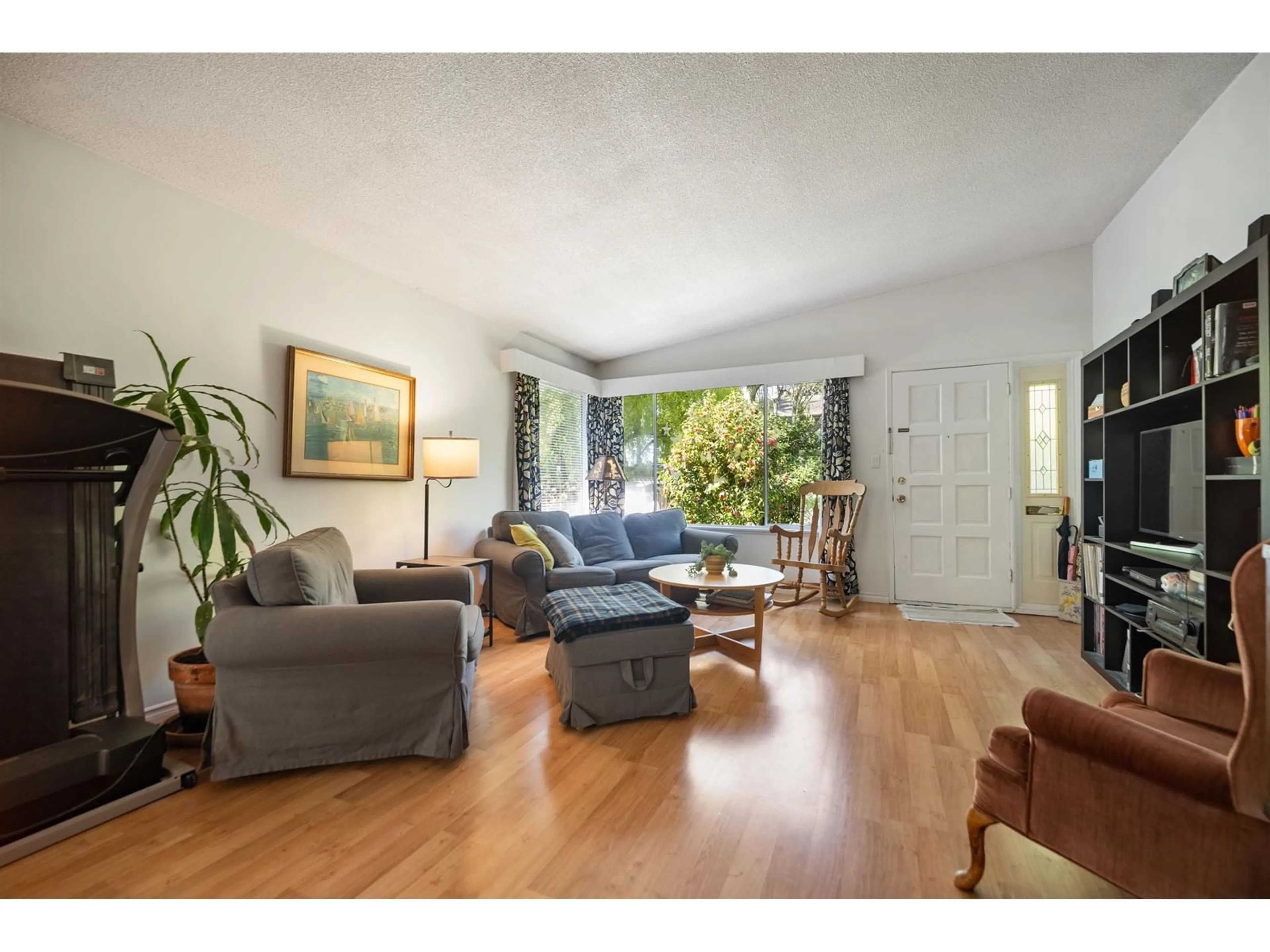 Living room with furniture, unknown for 1056 STEVENS, White Rock British Columbia V4B4X7