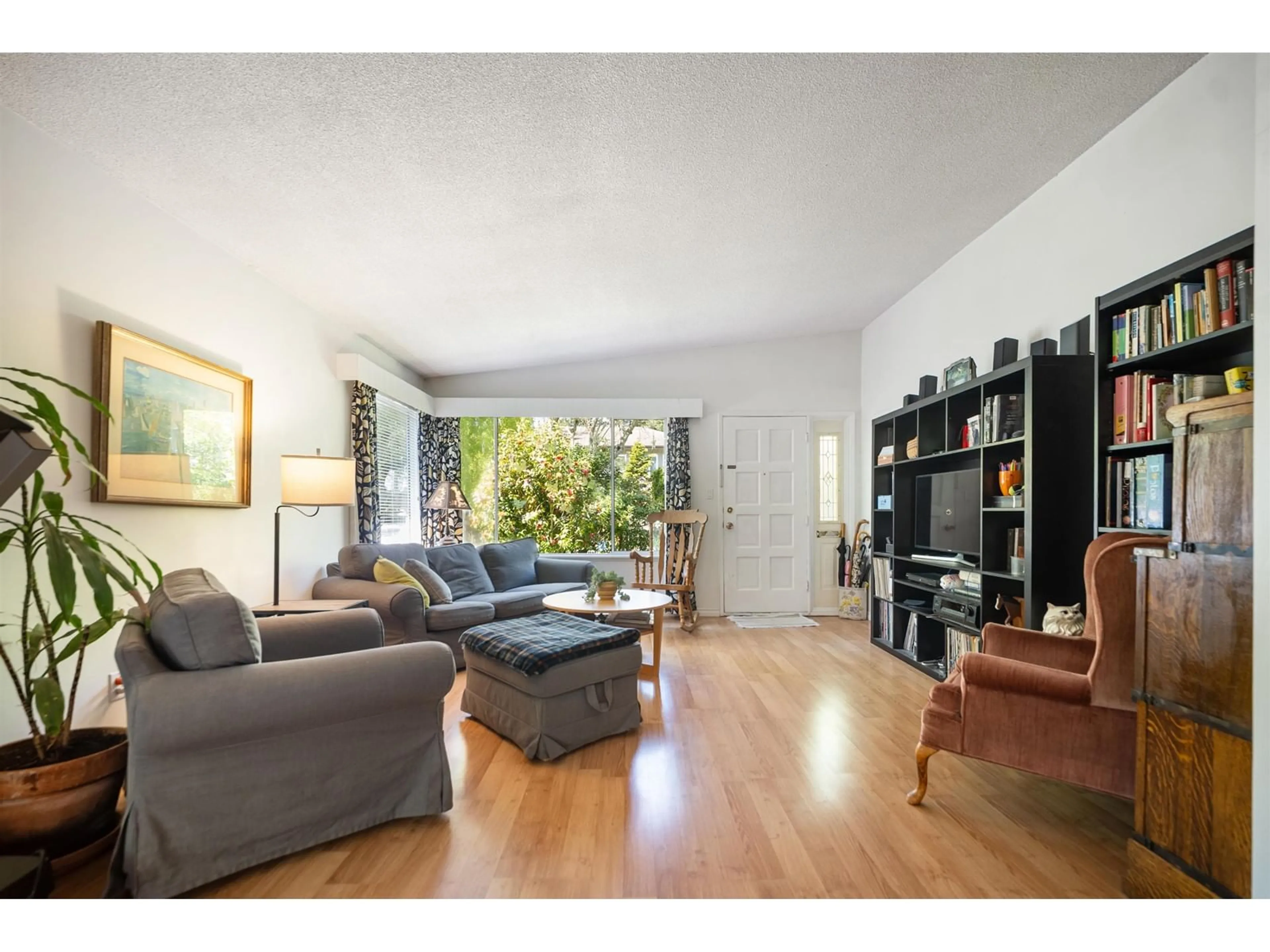Living room with furniture, unknown for 1056 STEVENS, White Rock British Columbia V4B4X7