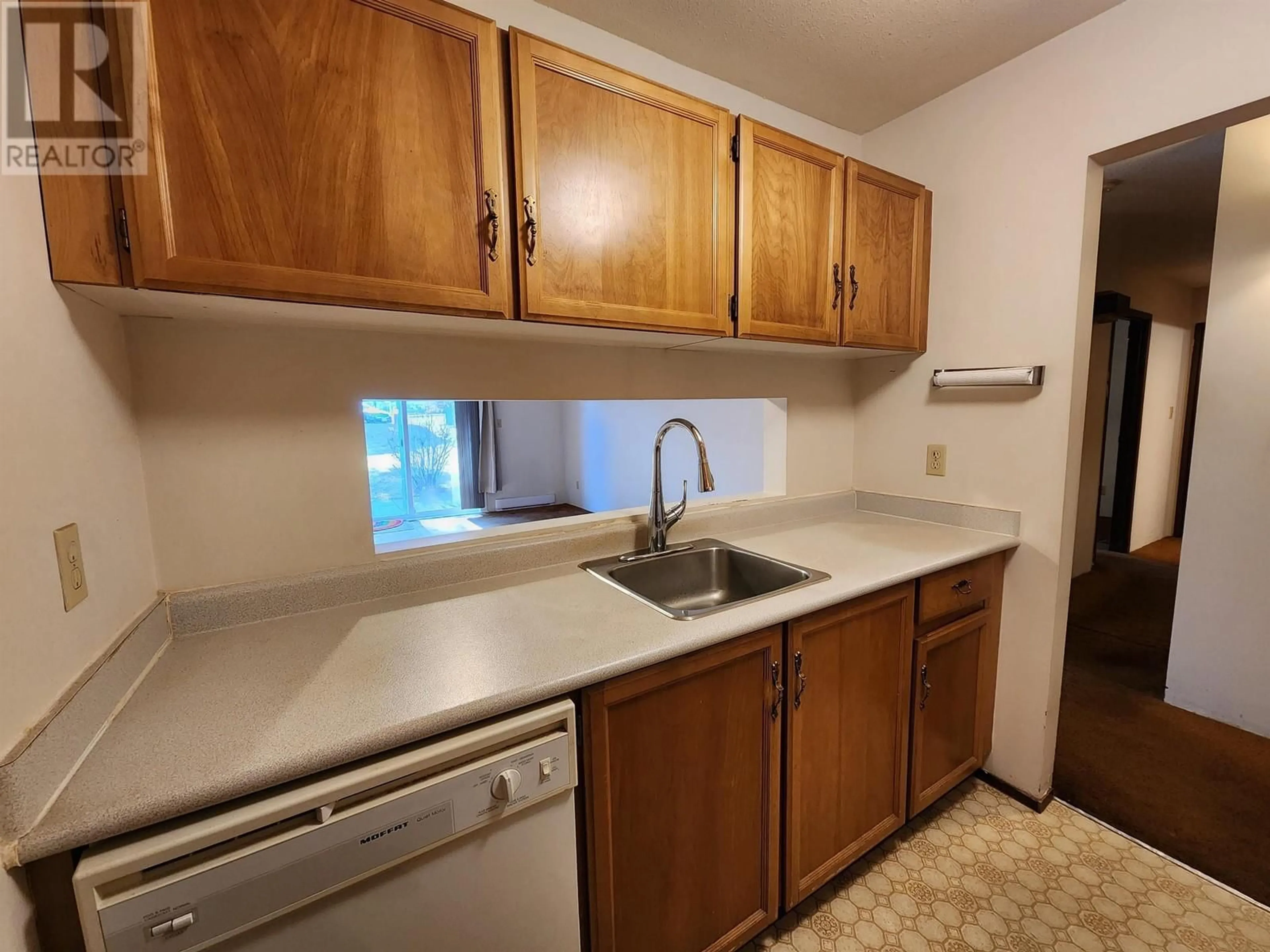 Standard kitchen, unknown for 102 - 3033 OSPIKA BOULEVARD, Prince George British Columbia V2N4L5