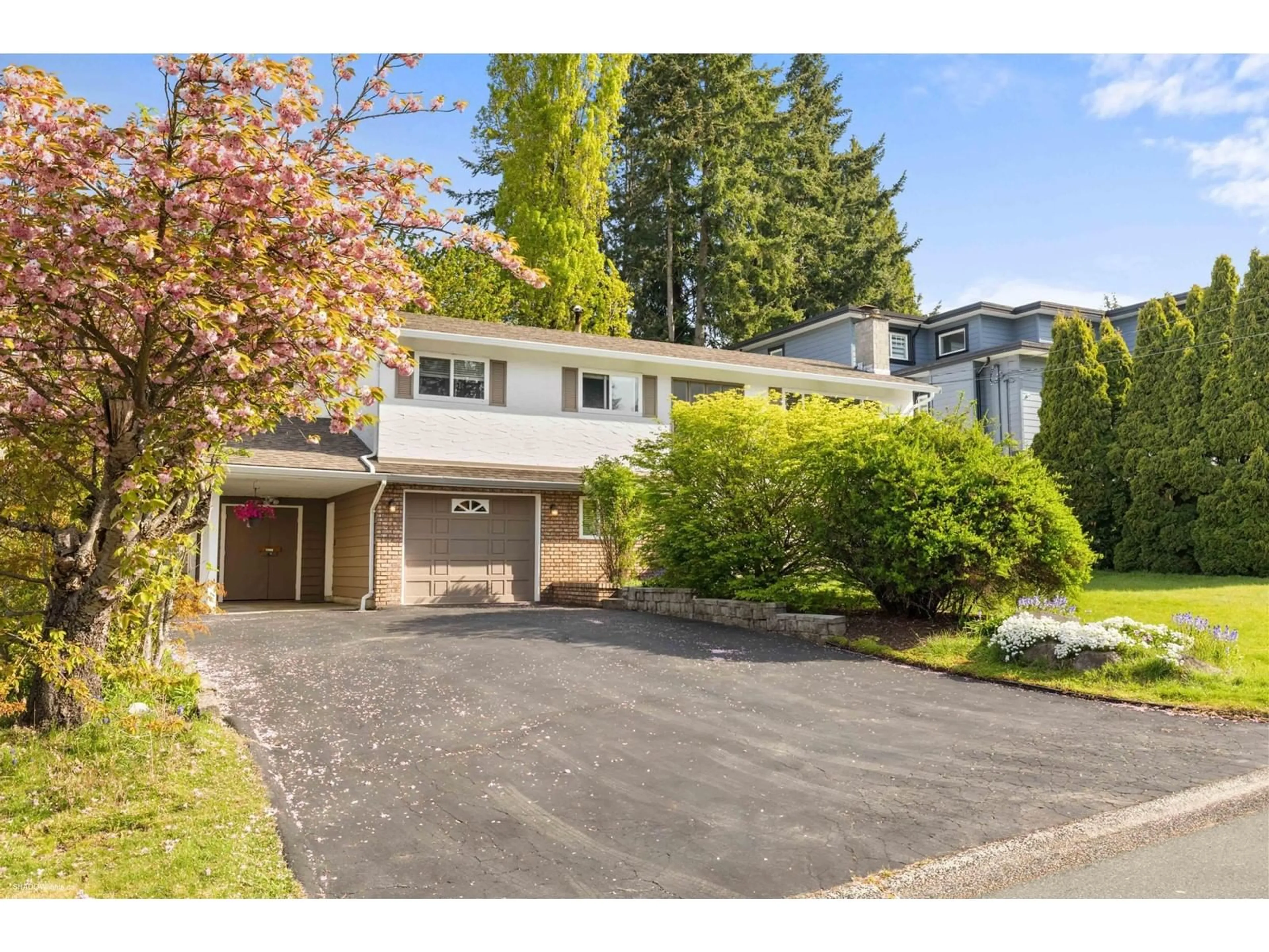 Home with vinyl exterior material, street for 11101 72A, Delta British Columbia V4C1A2