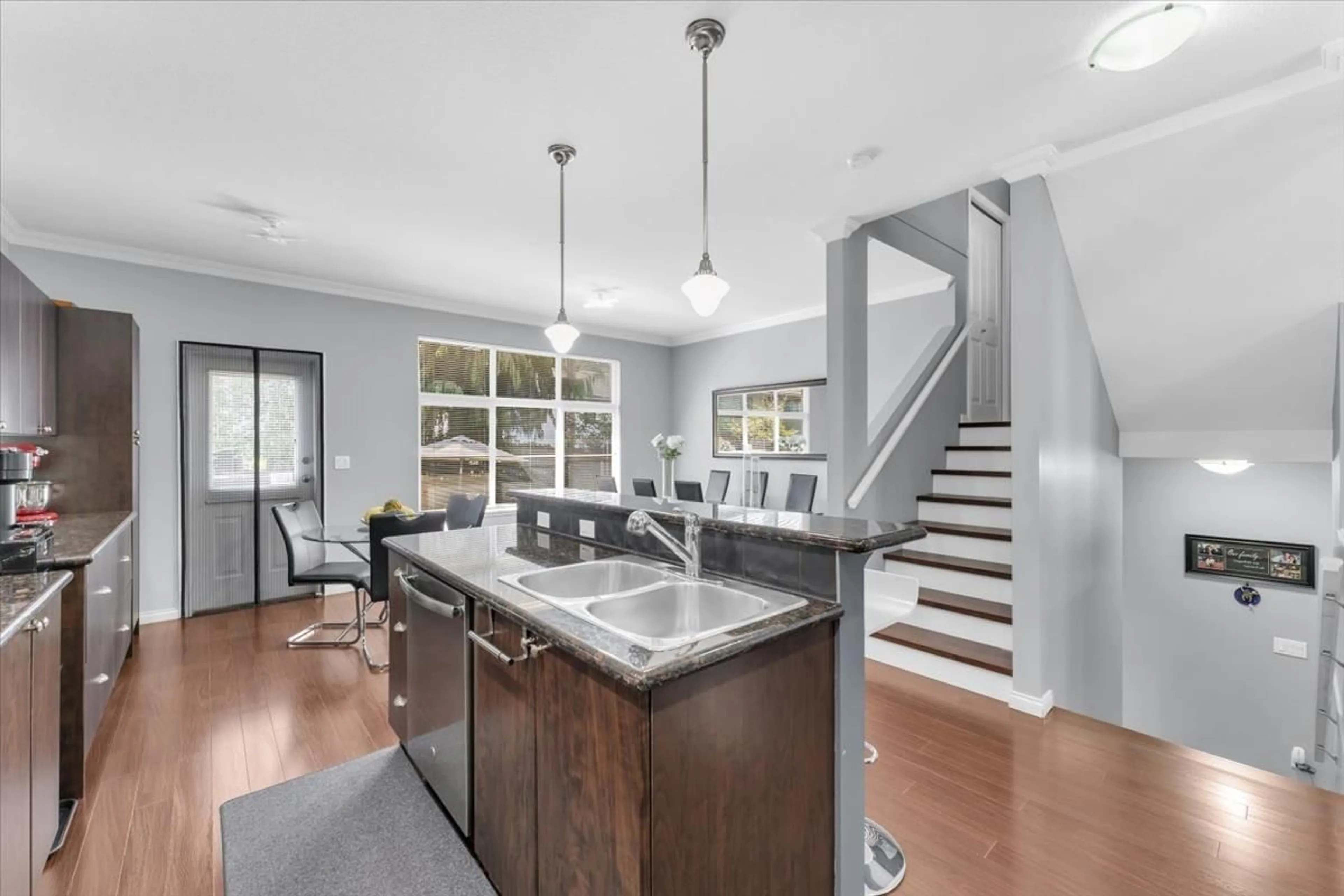 Open concept kitchen, unknown for 7 - 7518 138, Surrey British Columbia V3W1S1