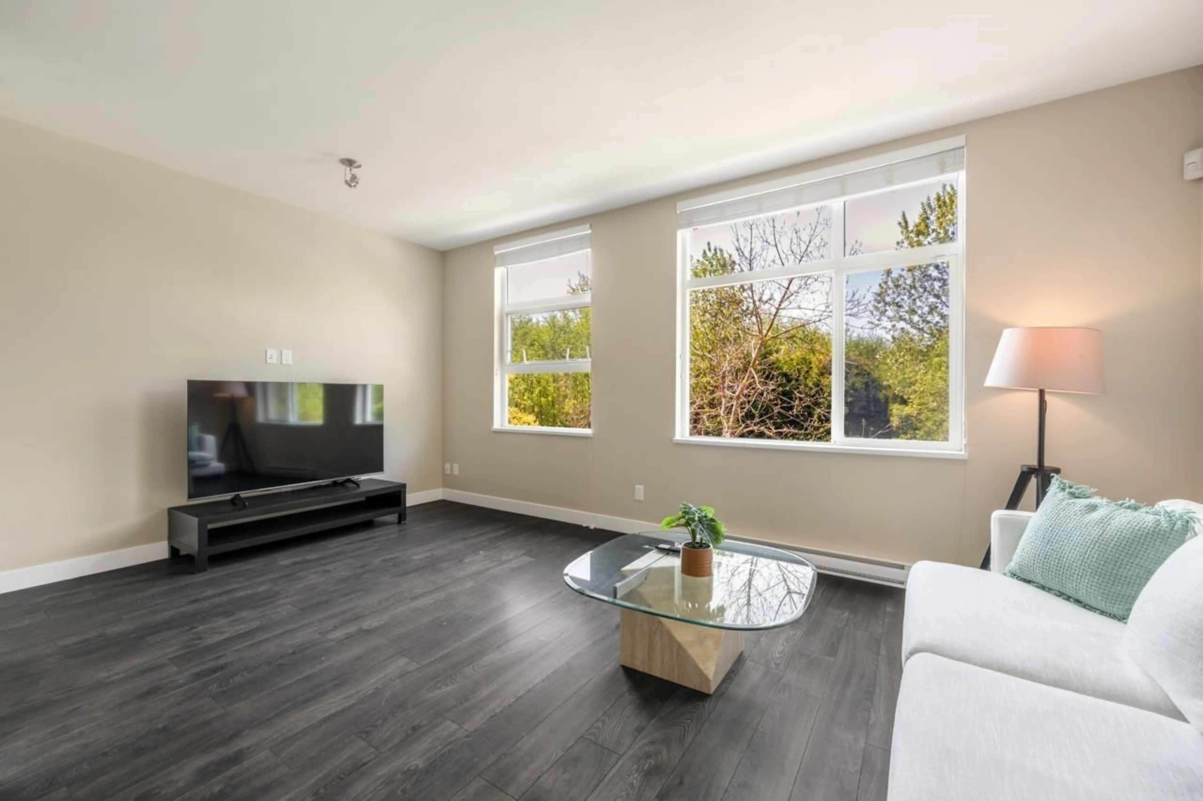 Living room with furniture, wood/laminate floor for 113 - 2228 162, Surrey British Columbia V3Z6P4