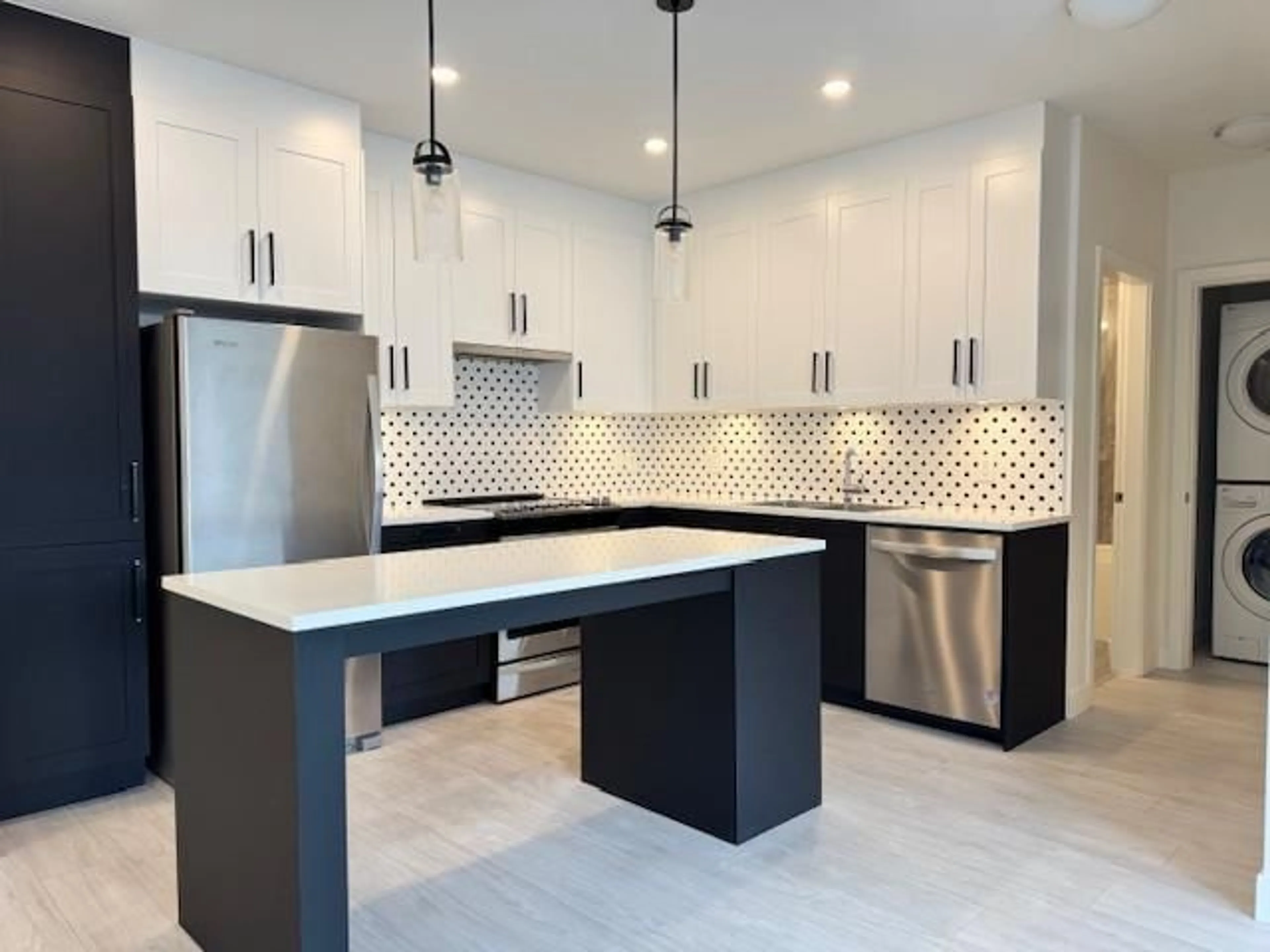 Contemporary kitchen, ceramic/tile floor for 101 - 18811 72, Surrey British Columbia V4N6W7