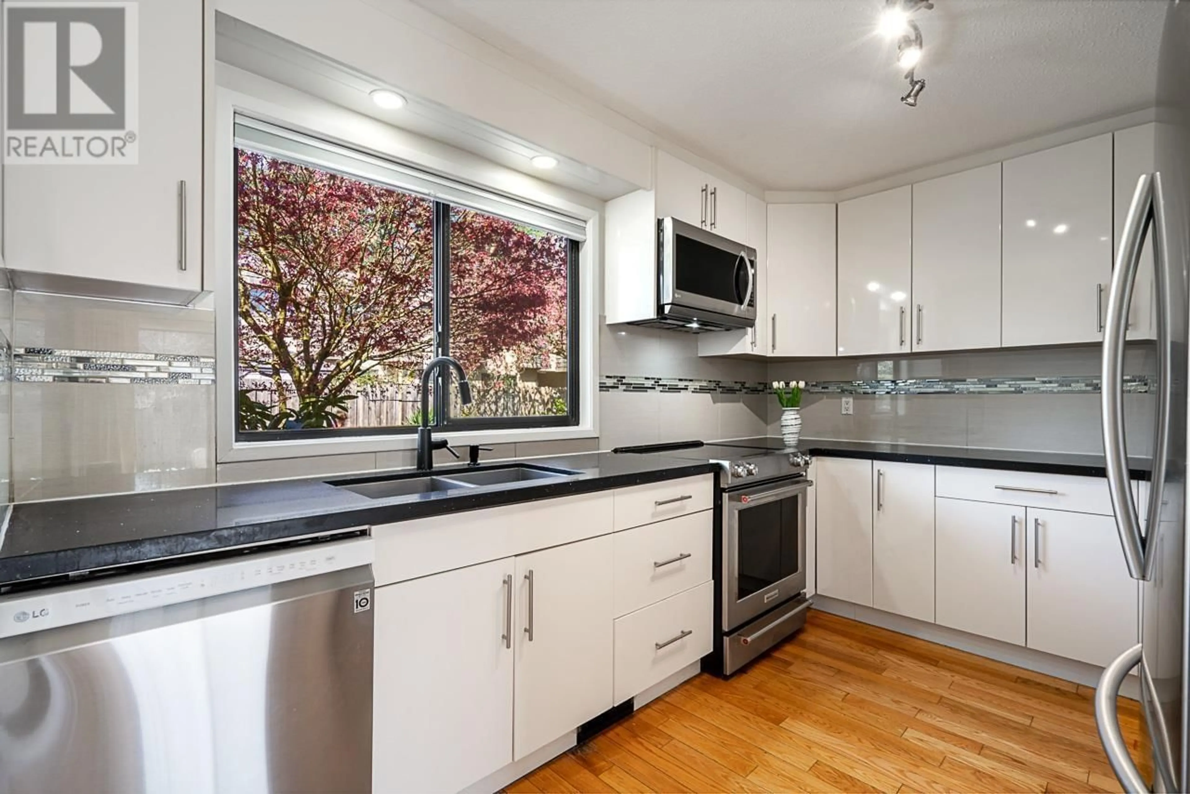 Unknown for 1116 PREMIER STREET, North Vancouver British Columbia V7J2H3