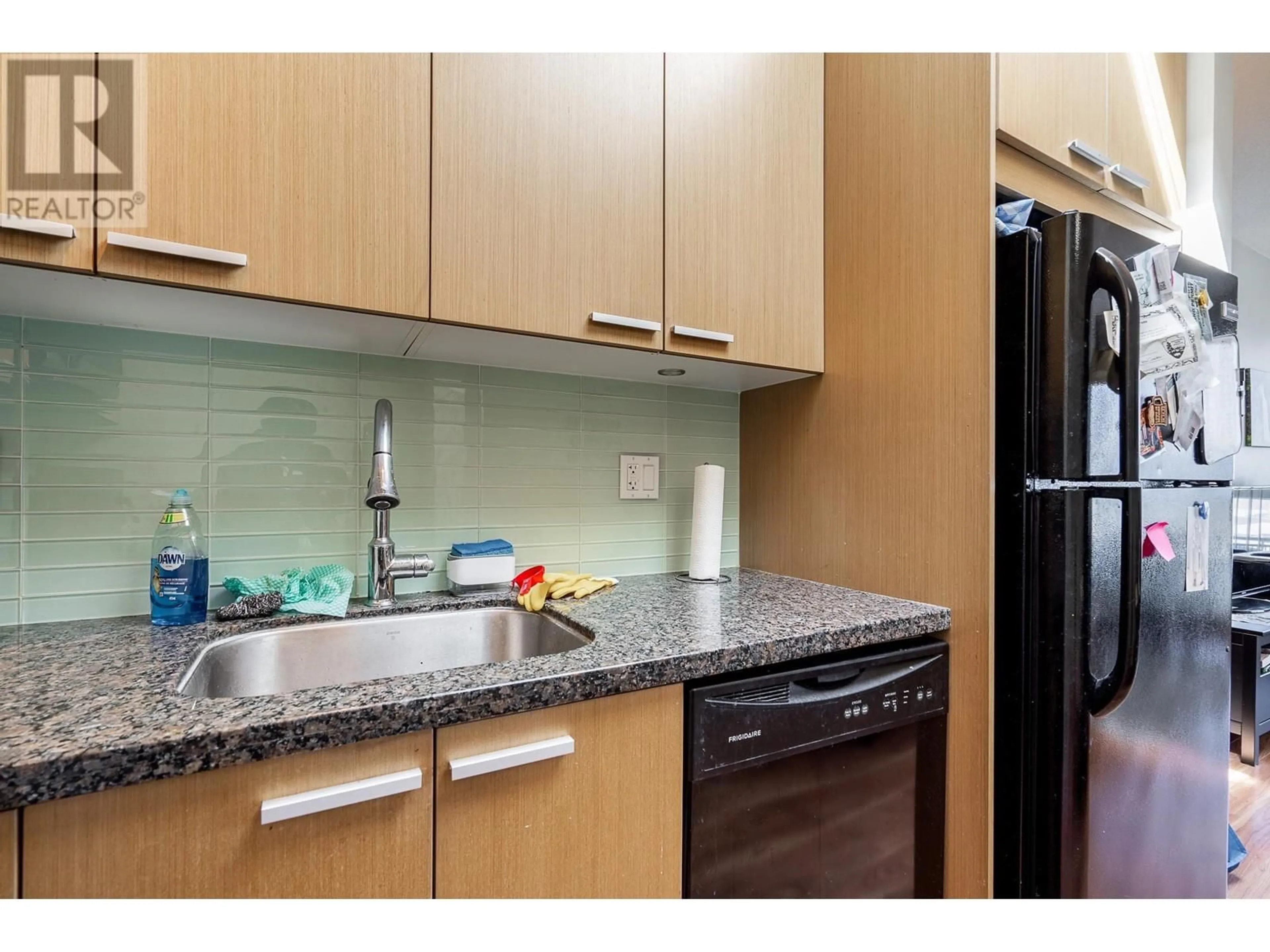 Standard kitchen, unknown for PH16 - 5388 GRIMMER STREET, Burnaby British Columbia V5H0B9