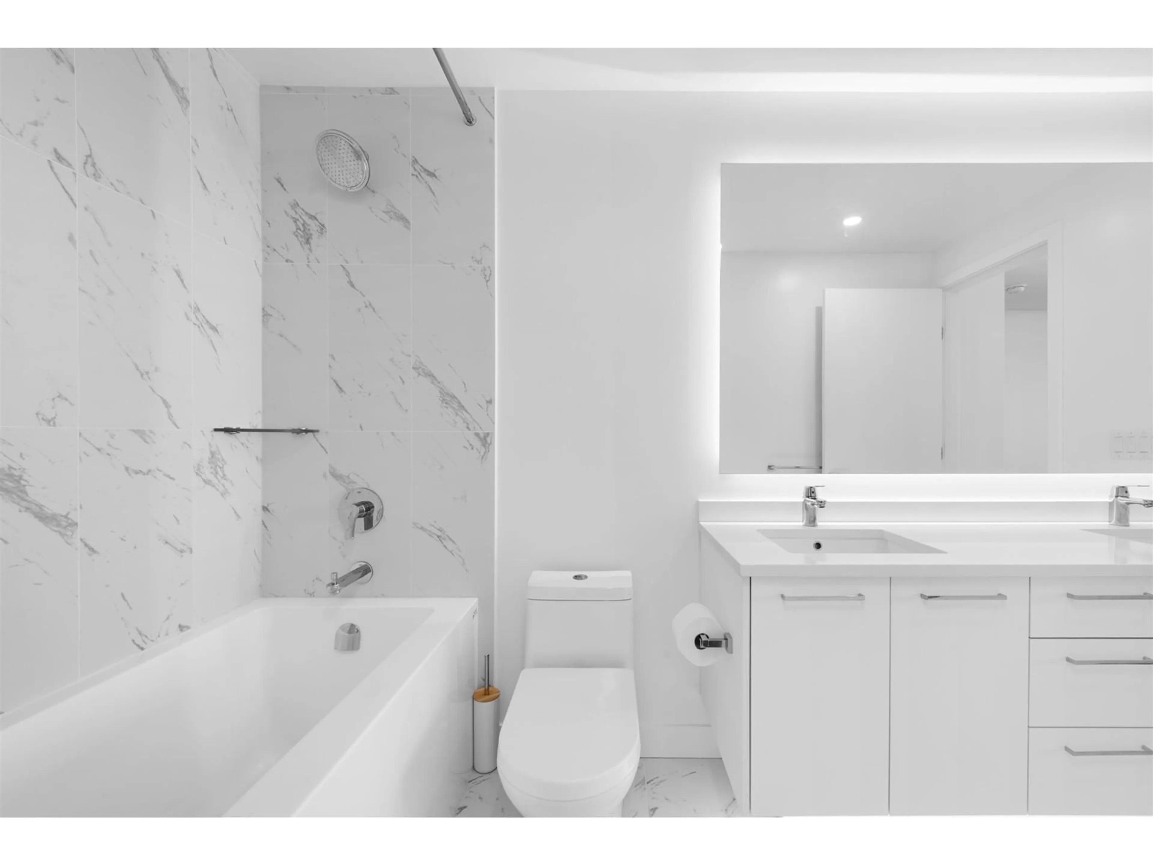 Standard bathroom, ceramic/tile floor for 1501 - 1588 JOHNSTON, White Rock British Columbia V4B0C5