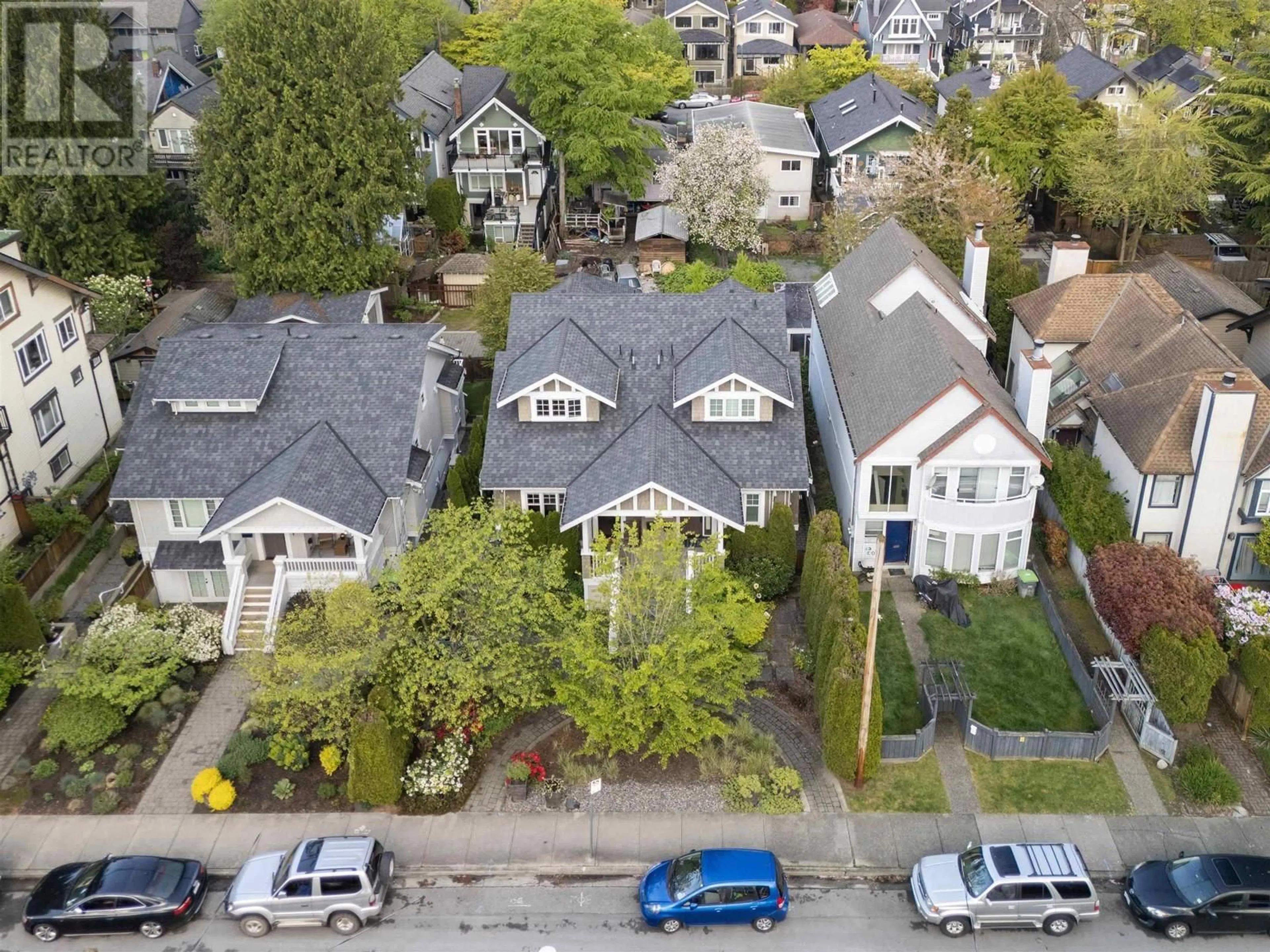 A pic from outside/outdoor area/front of a property/back of a property/a pic from drone, street for 3011 8TH AVENUE, Vancouver British Columbia V6K2C2