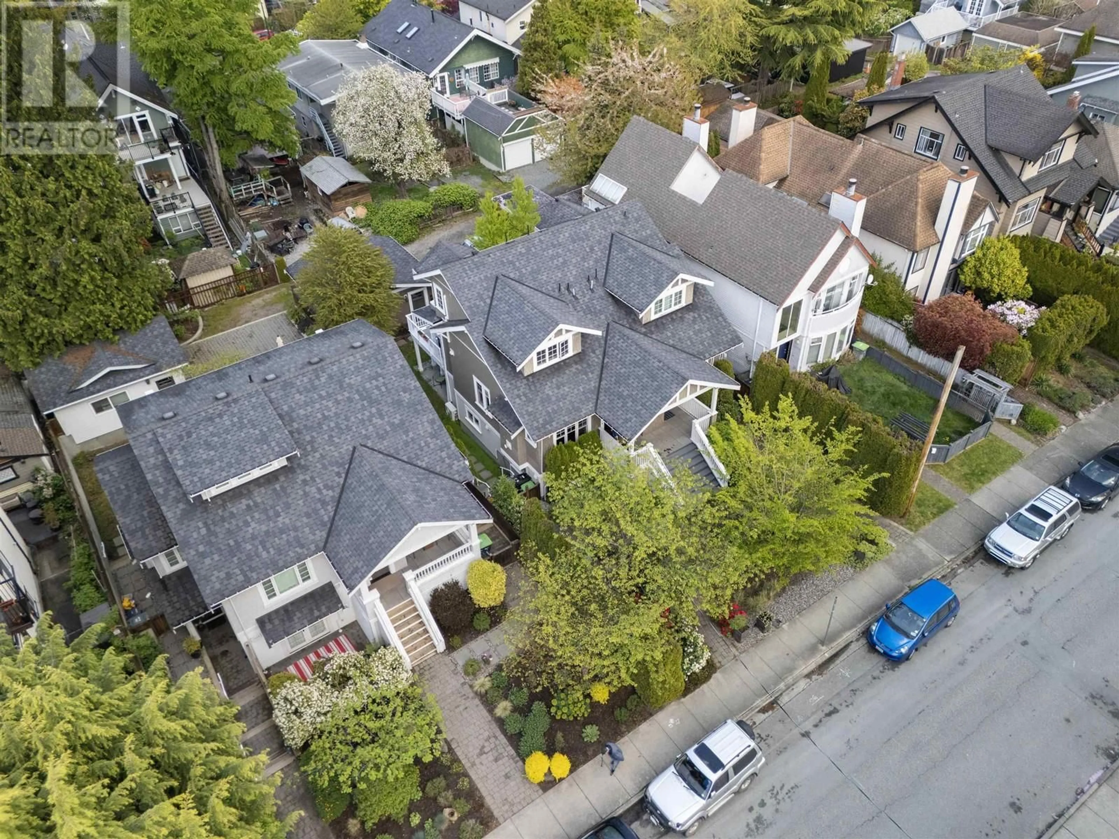 A pic from outside/outdoor area/front of a property/back of a property/a pic from drone, street for 3011 8TH AVENUE, Vancouver British Columbia V6K2C2