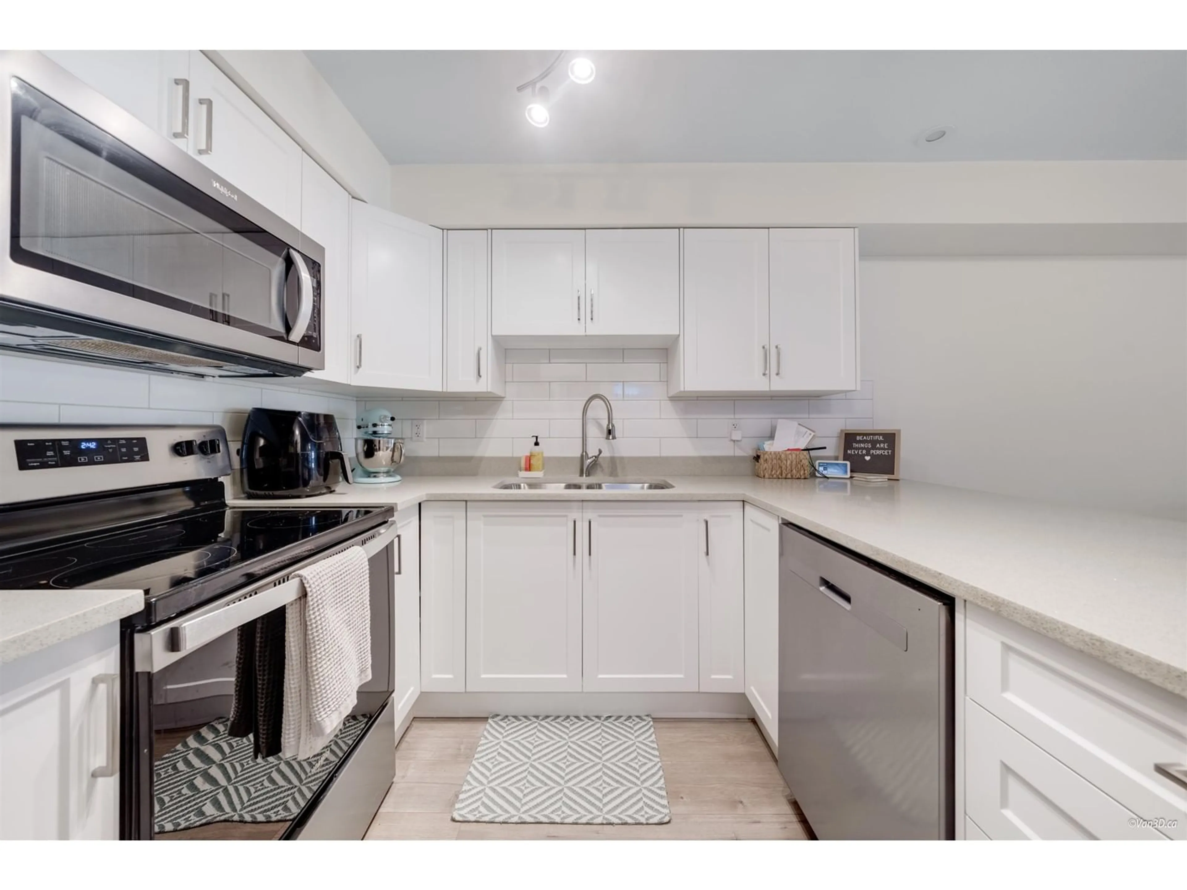 Standard kitchen, unknown for 219 - 30515 CARDINAL, Abbotsford British Columbia V2T0A8