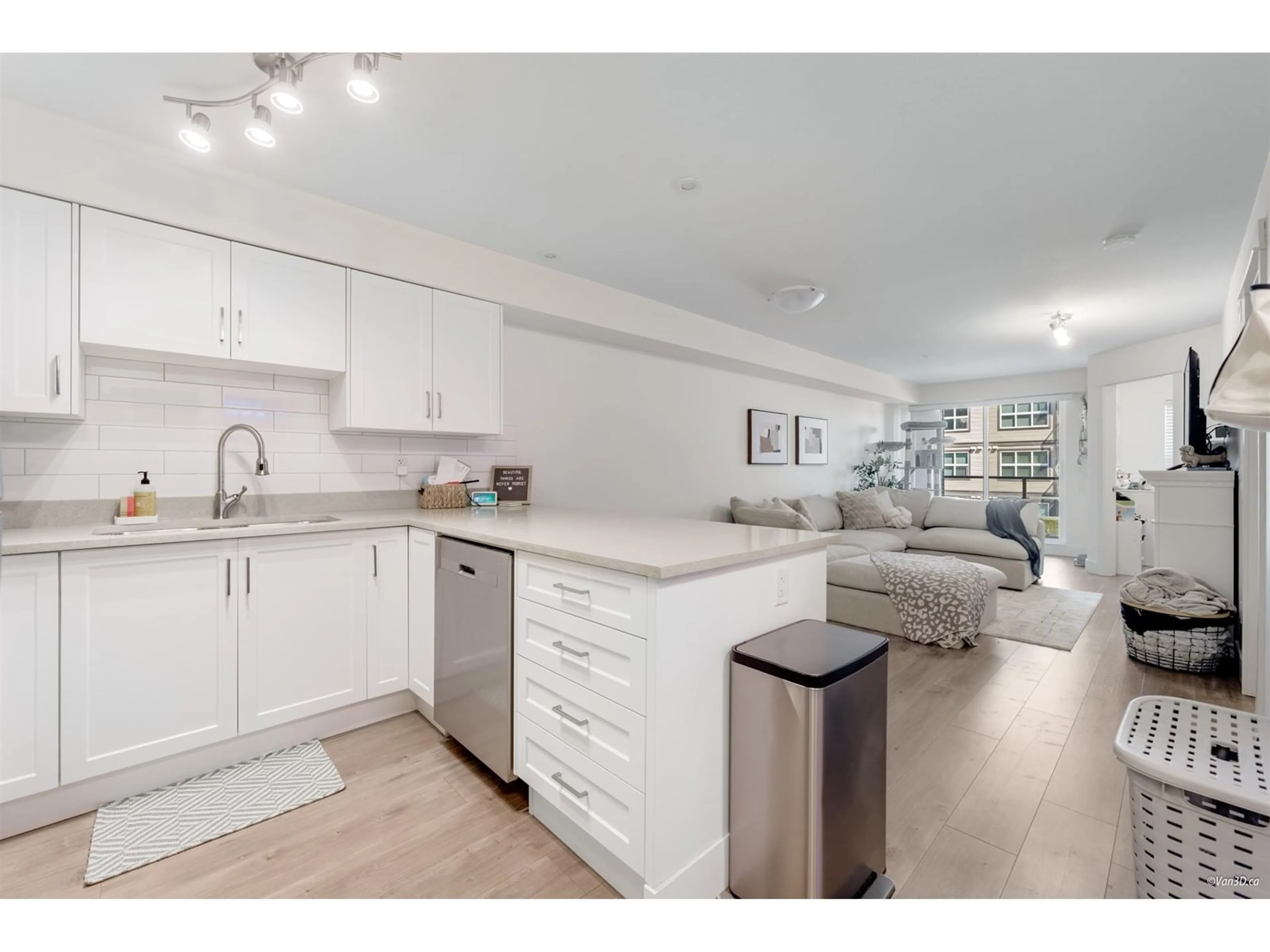 Open concept kitchen, unknown for 219 - 30515 CARDINAL, Abbotsford British Columbia V2T0A8